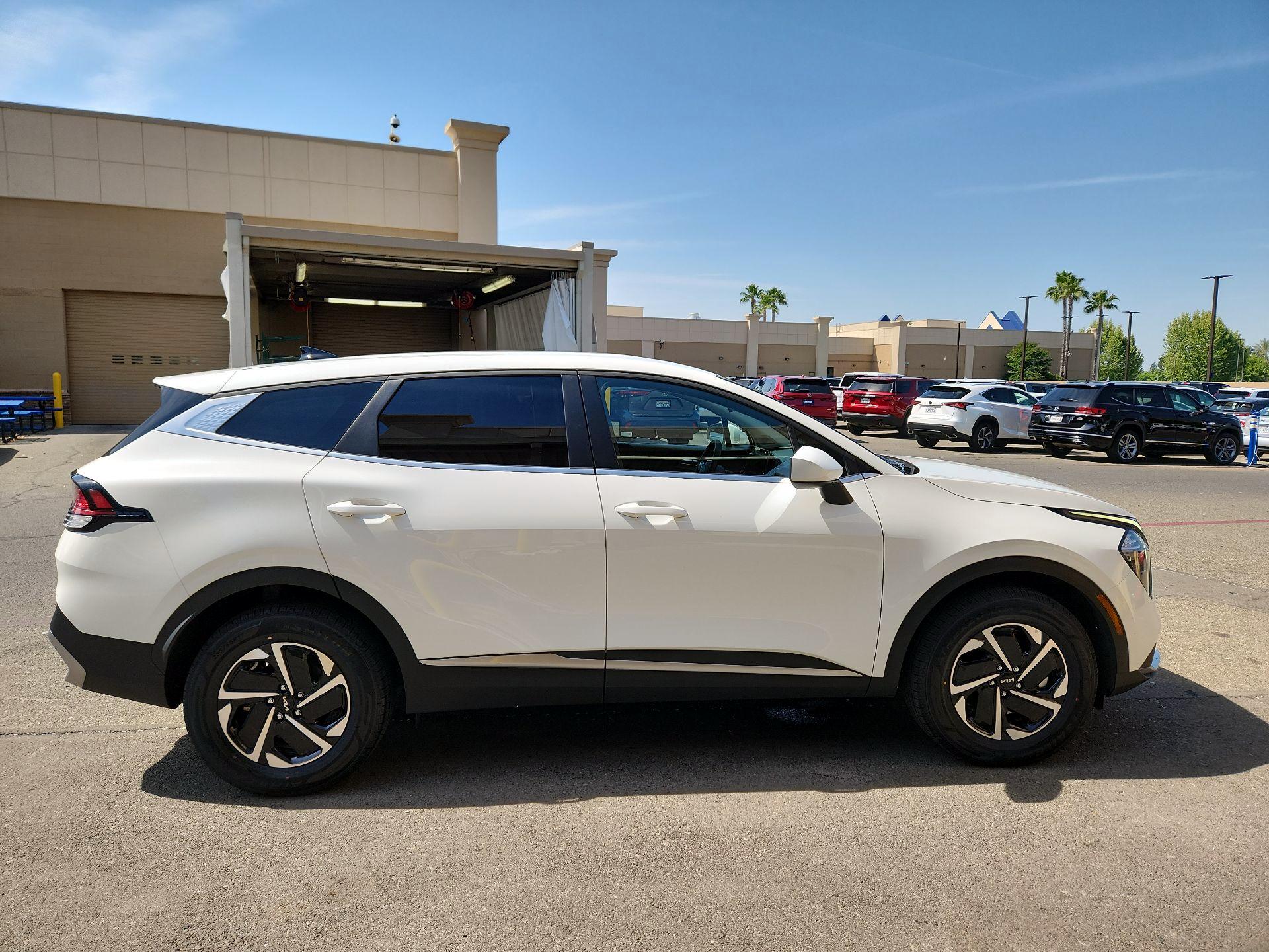 Thumbnail: 2023 Kia Sportage - 4