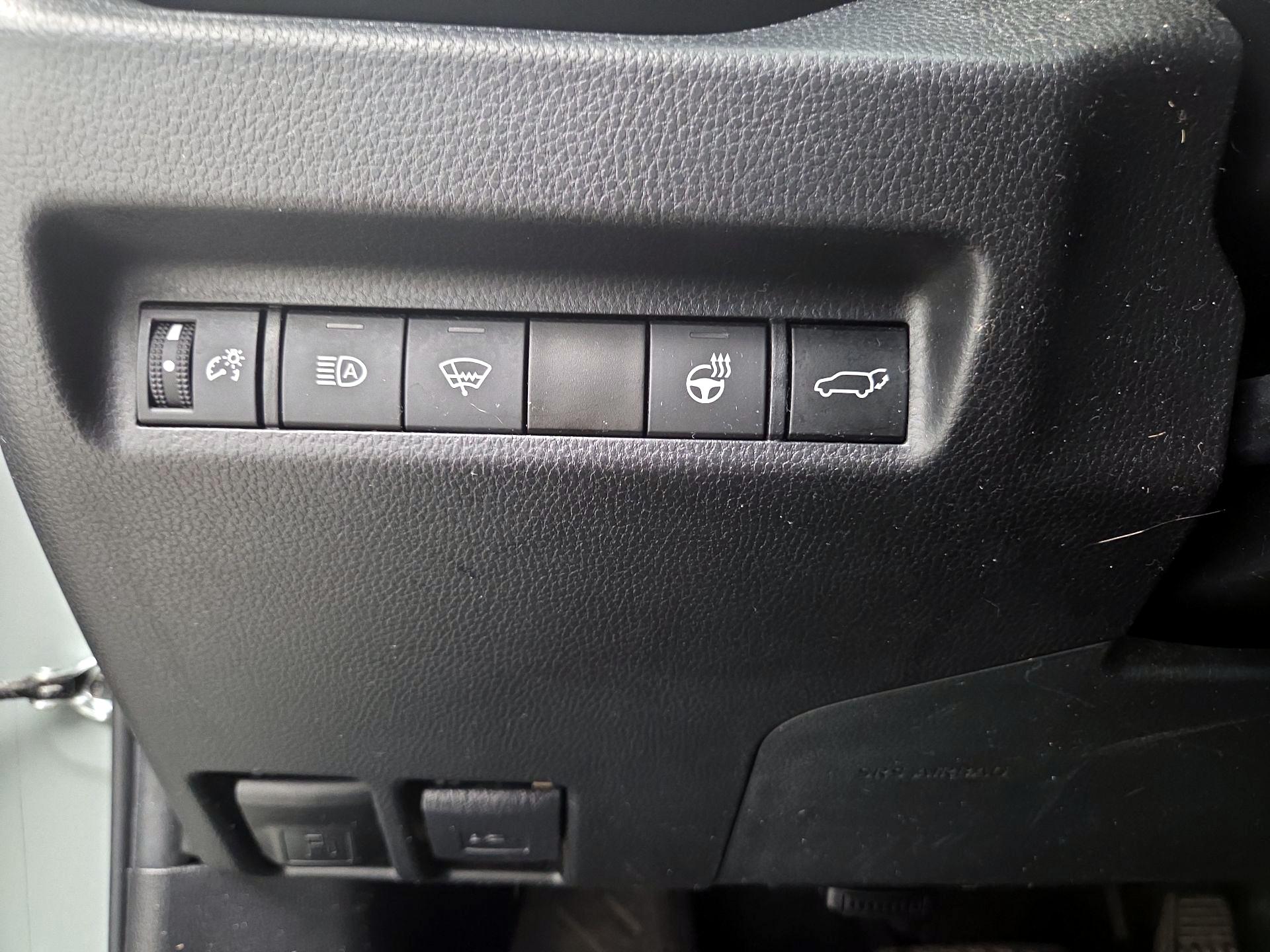 Thumbnail: 2022 Toyota RAV4 - 13