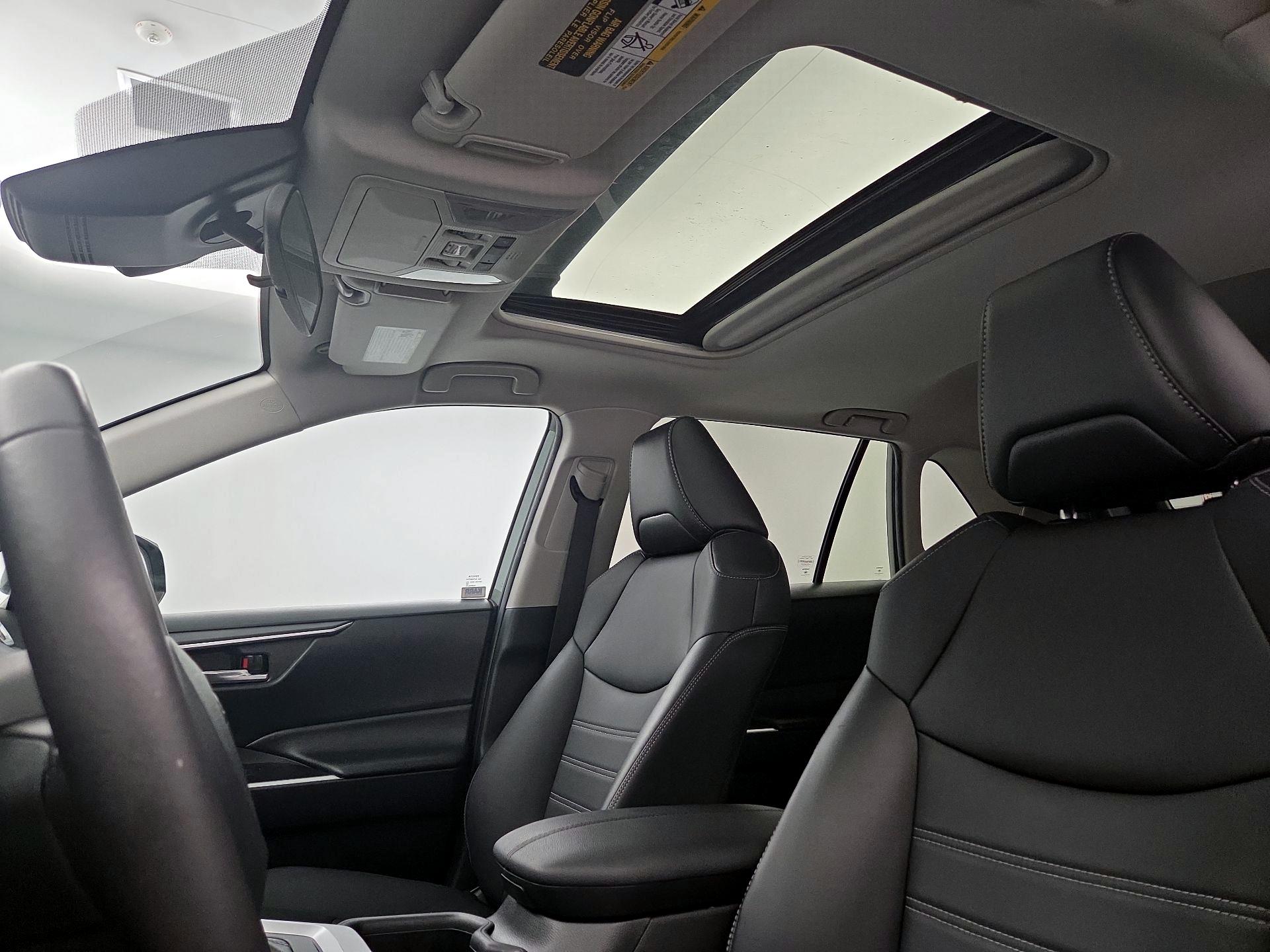 Thumbnail: 2022 Toyota RAV4 - 19