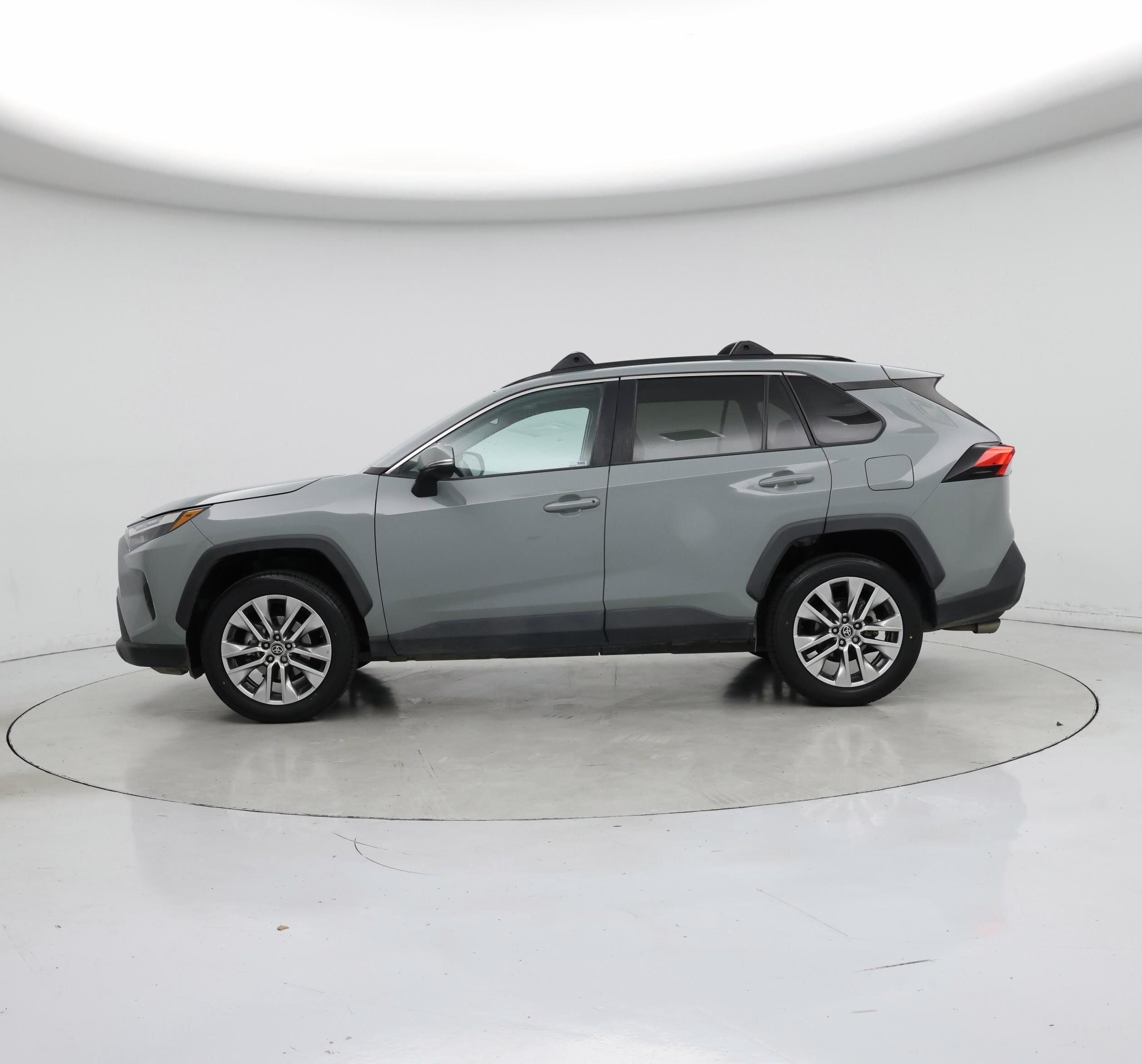 Thumbnail: 2022 Toyota RAV4 - 3