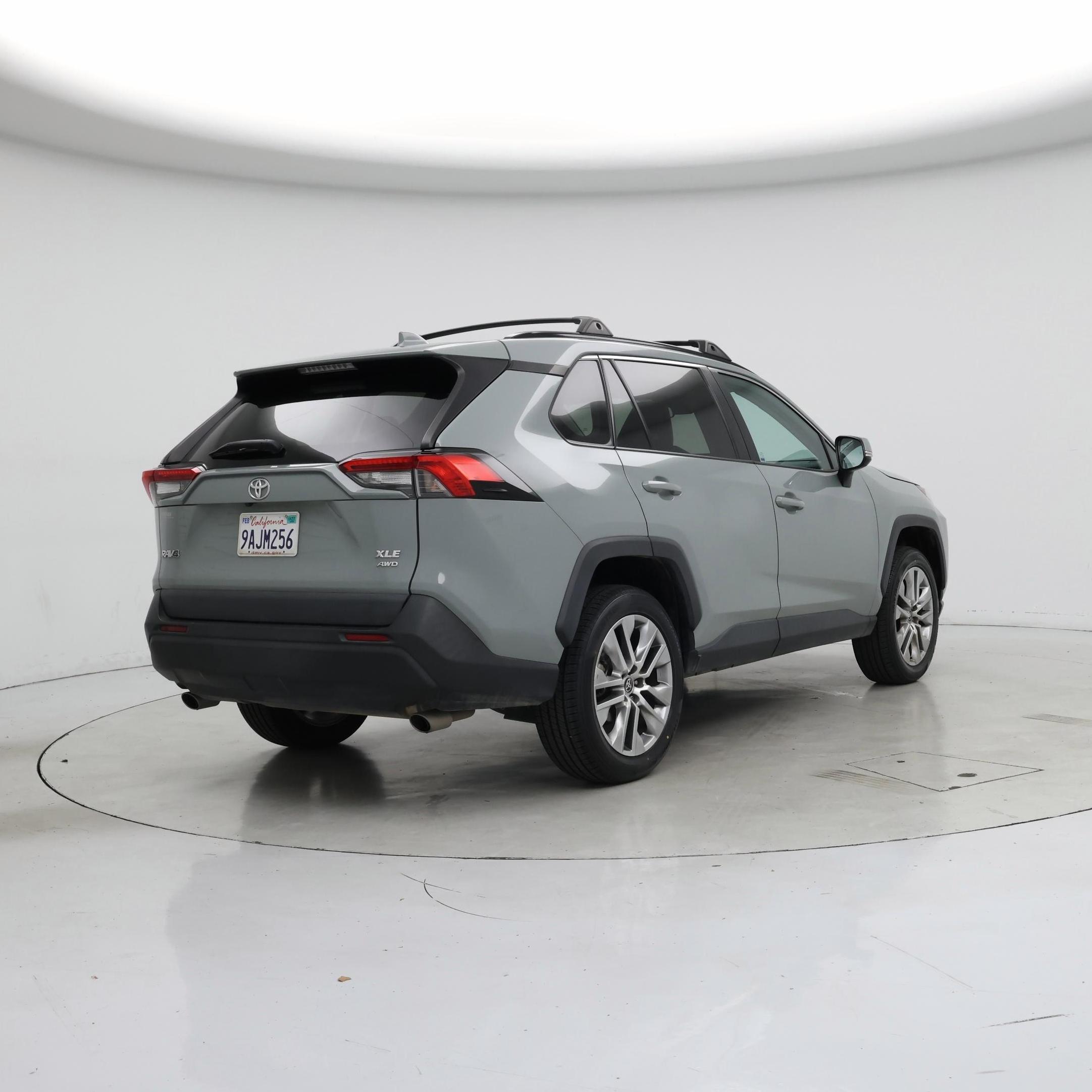 Thumbnail: 2022 Toyota RAV4 - 8
