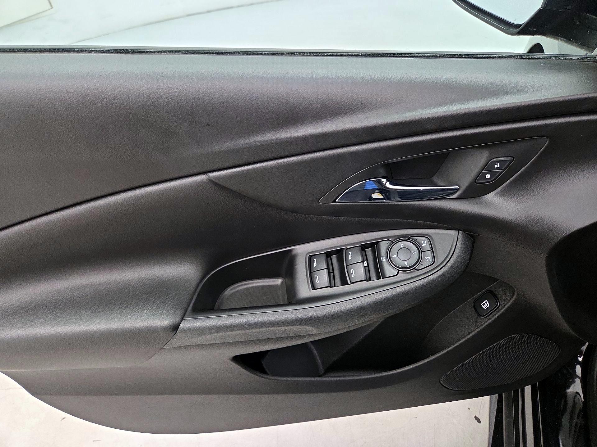 Thumbnail: 2018 Chevrolet Volt - 12