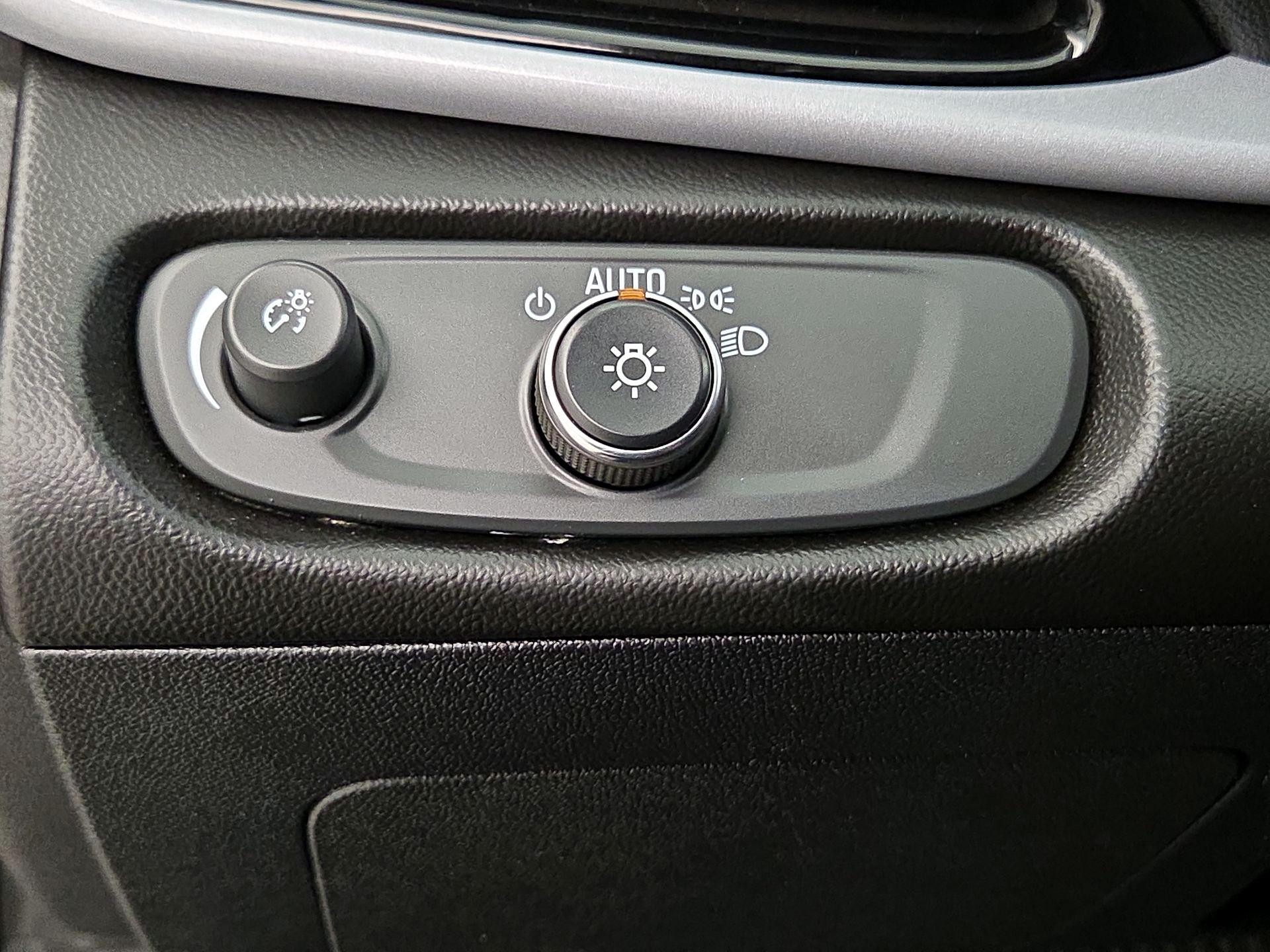 Thumbnail: 2018 Chevrolet Volt - 13