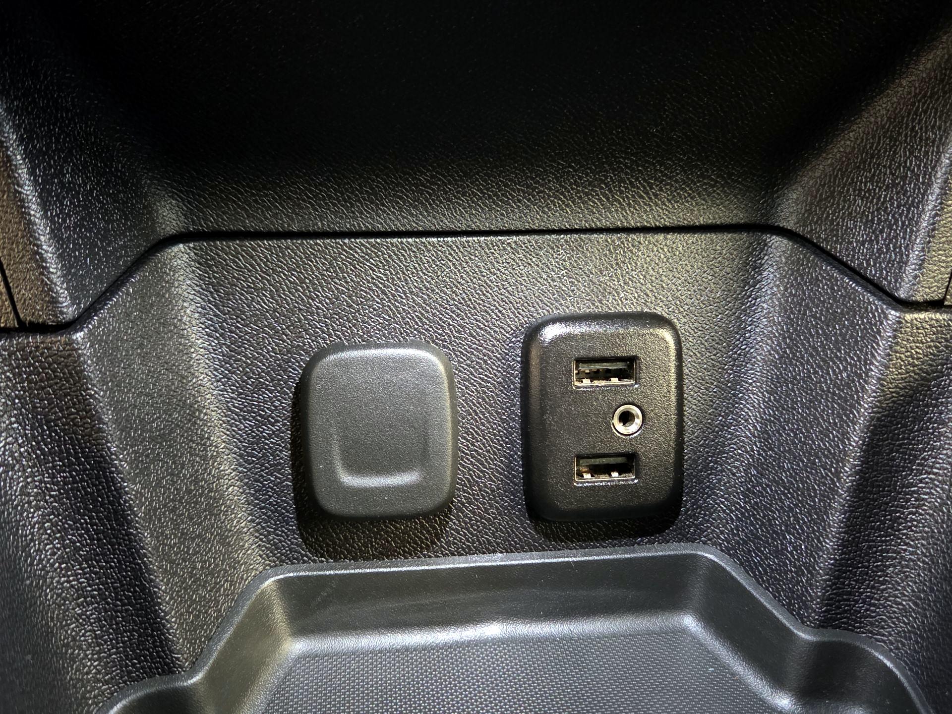 Thumbnail: 2018 Chevrolet Volt - 18