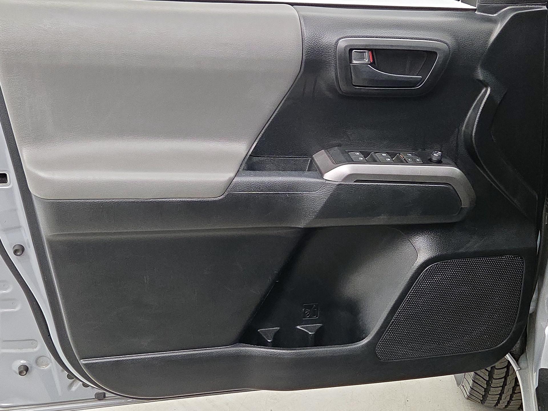 Thumbnail: 2021 Toyota Tacoma - 12