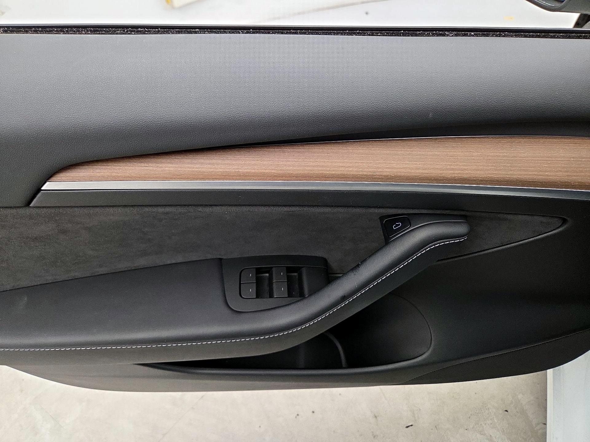 Thumbnail: 2023 Tesla Model 3 - 12