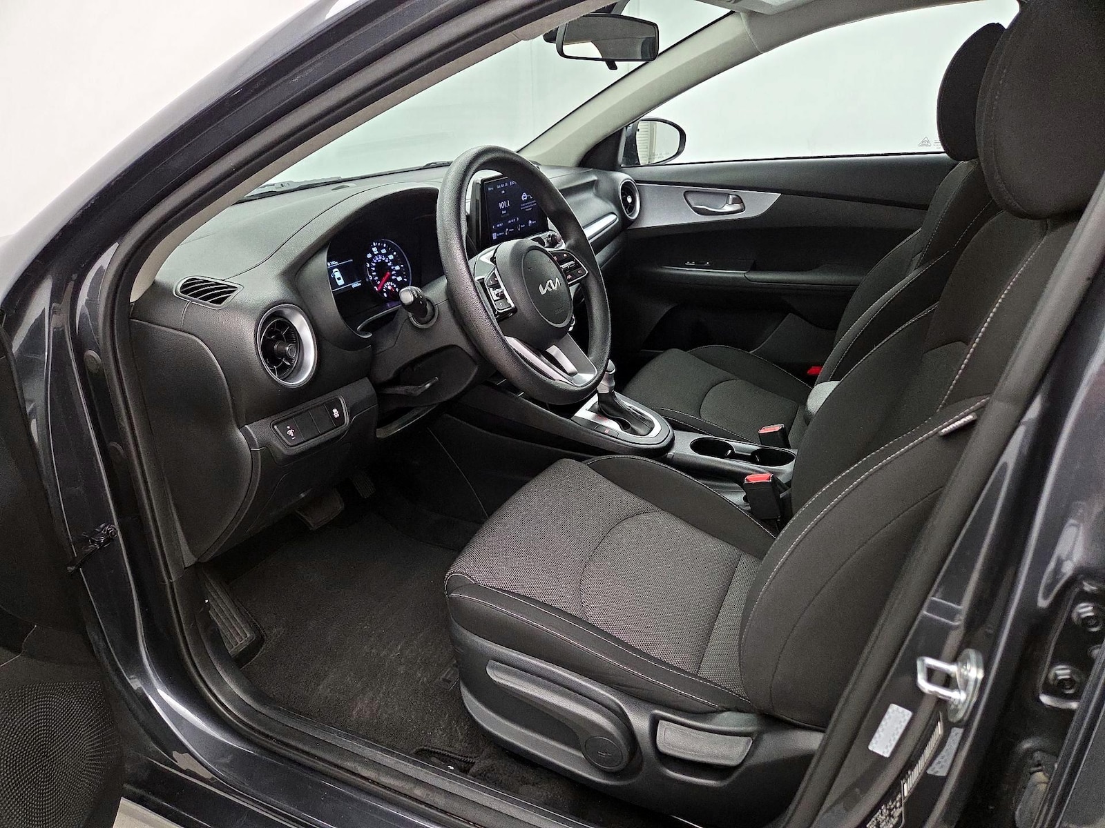2024 Kia Forte LXS - Photo 12