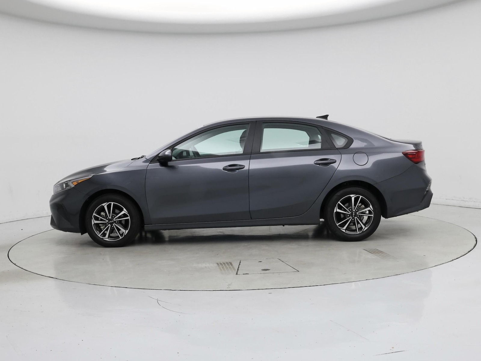 2024 Kia Forte LXS - Photo 4