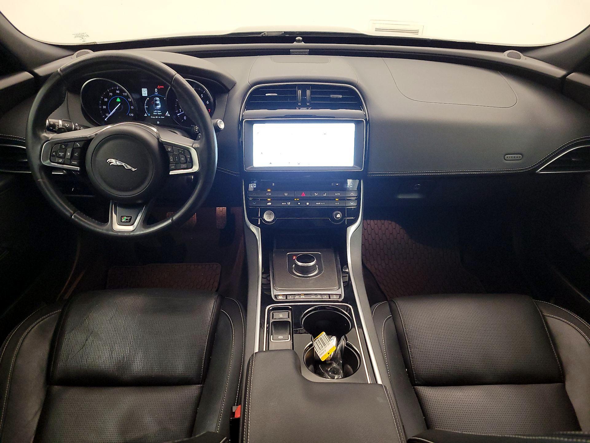 Thumbnail: 2017 Jaguar XE - 9