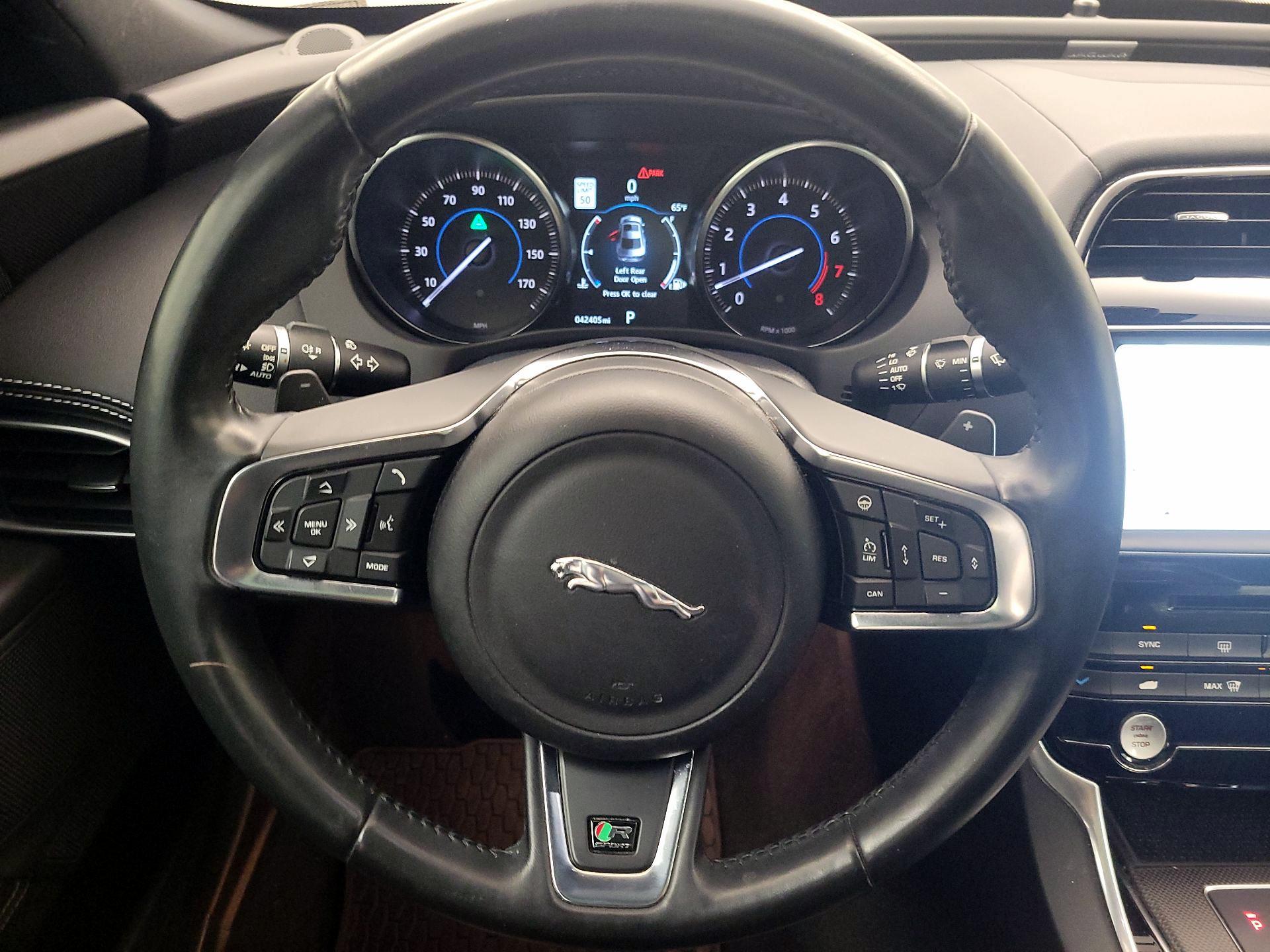 Thumbnail: 2017 Jaguar XE - 10