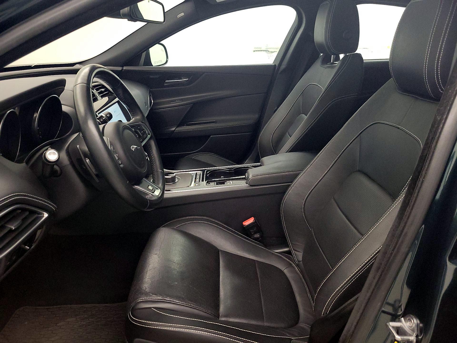 Thumbnail: 2017 Jaguar XE - 11