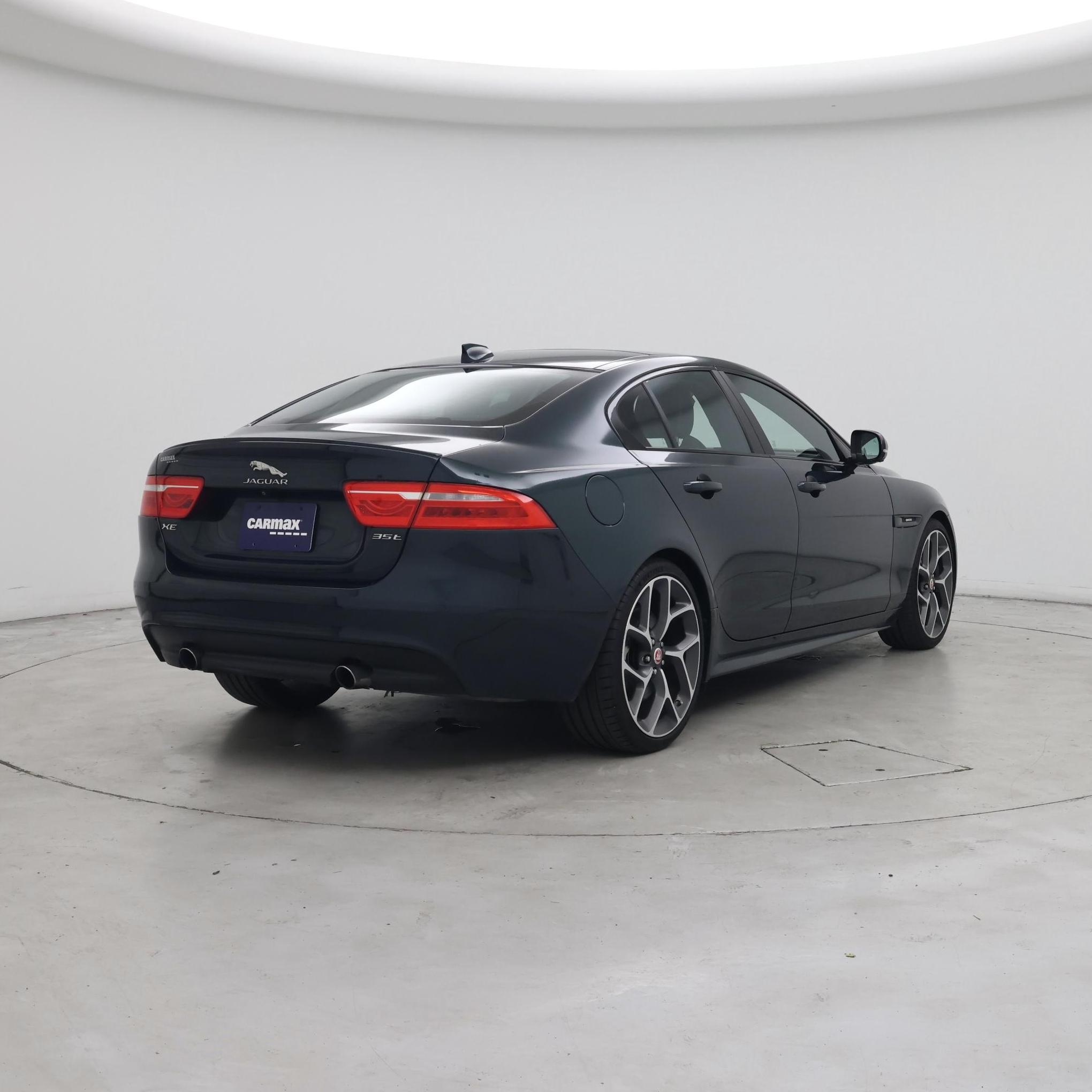 Thumbnail: 2017 Jaguar XE - 8