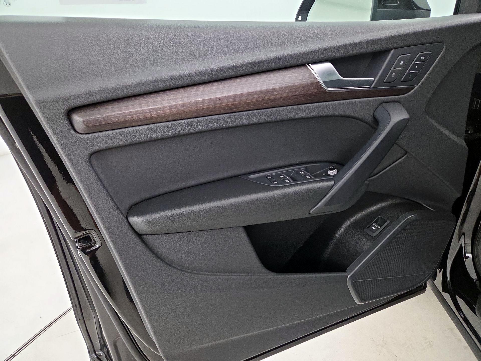 Thumbnail: 2023 Audi Q5 - 12