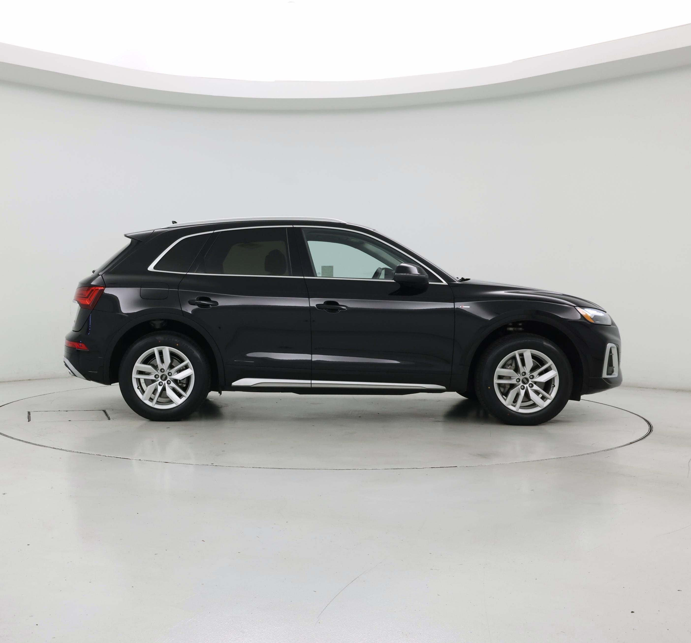 Thumbnail: 2023 Audi Q5 - 7