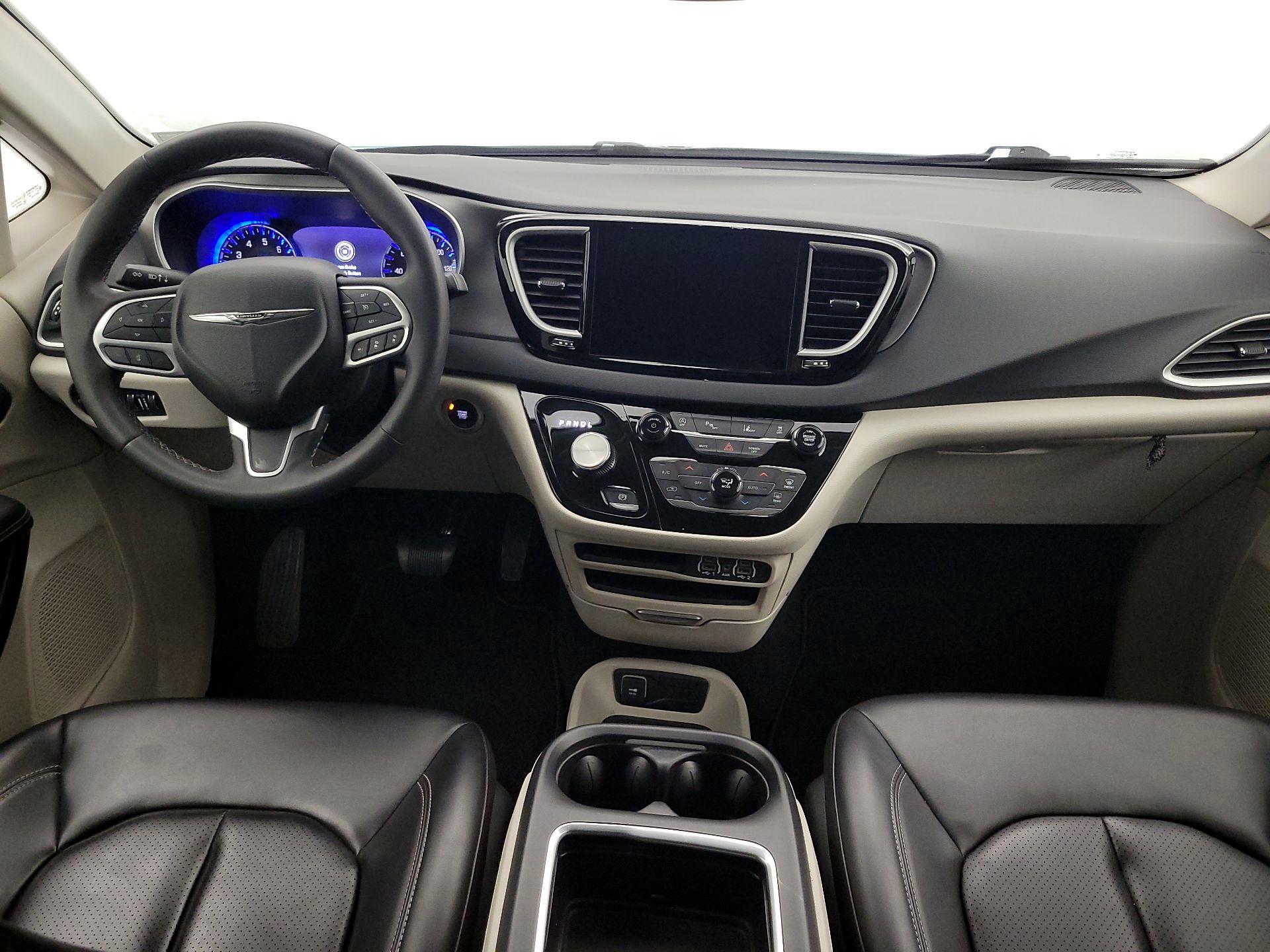 Thumbnail: 2023 Chrysler Pacifica - 9
