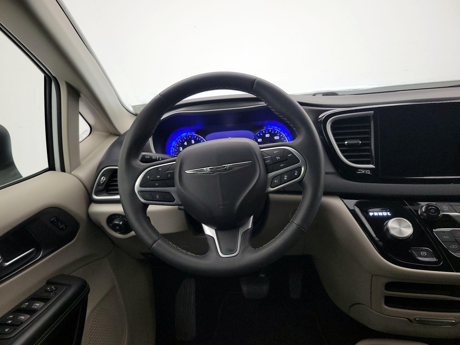 Thumbnail: 2023 Chrysler Pacifica - 10