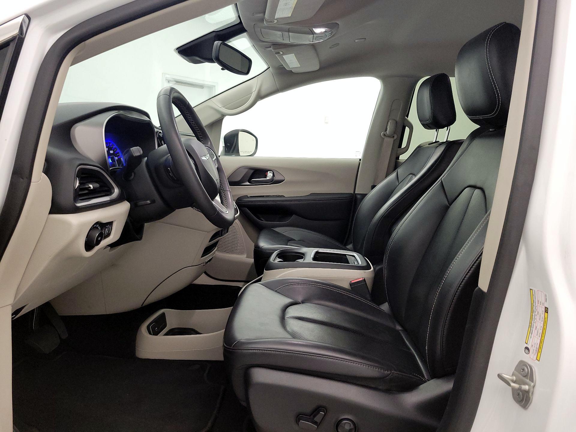 Thumbnail: 2023 Chrysler Pacifica - 11