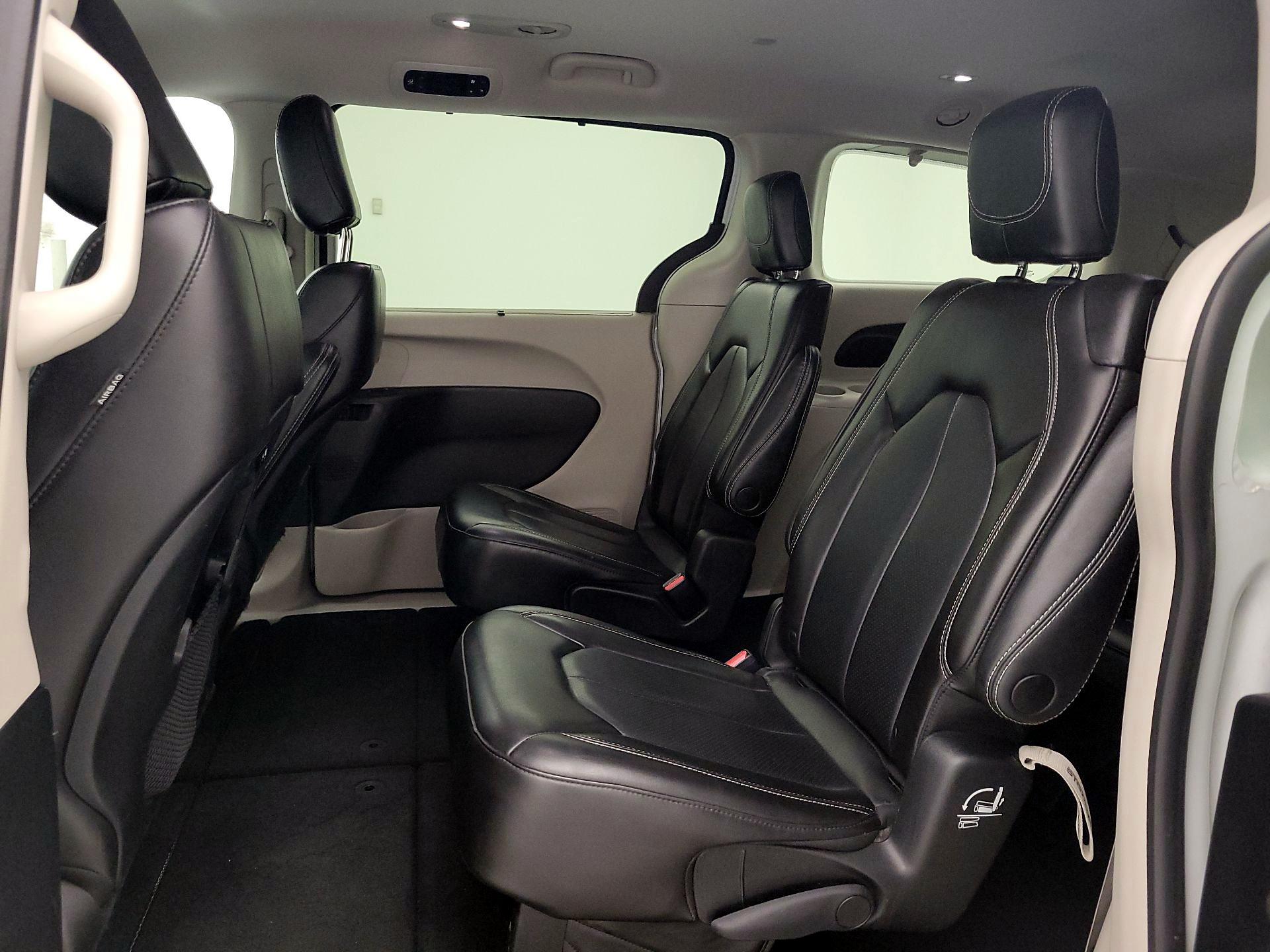 Thumbnail: 2023 Chrysler Pacifica - 19