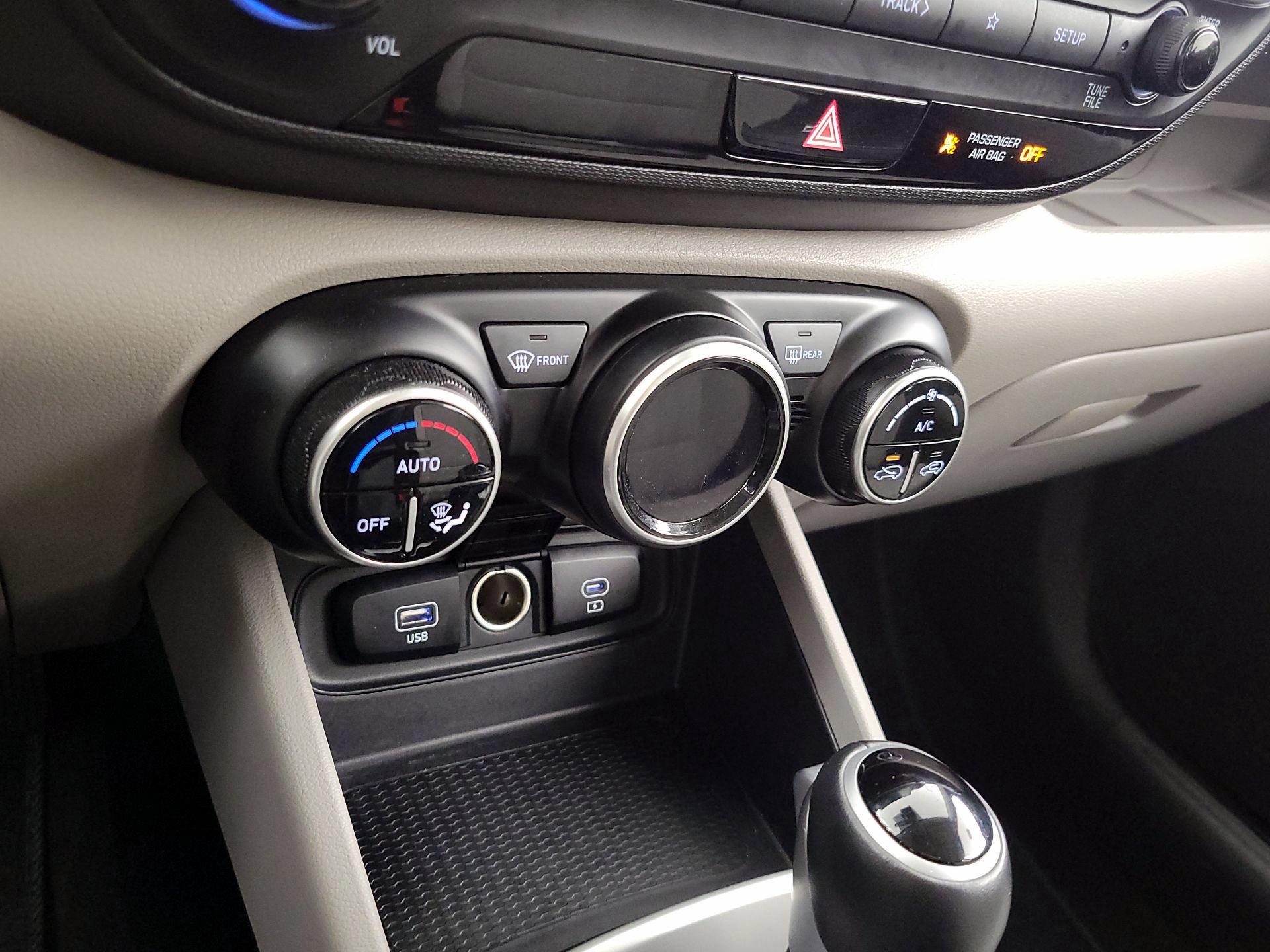 Thumbnail: 2023 Hyundai Venue - 16