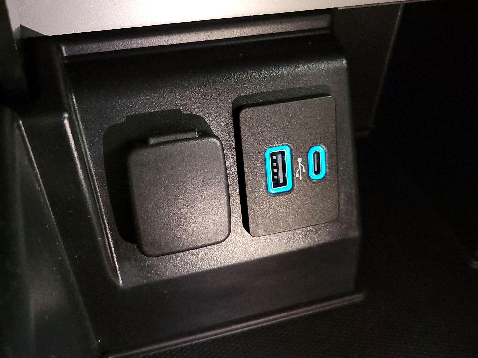 Thumbnail: 2020 Ford Explorer - 19