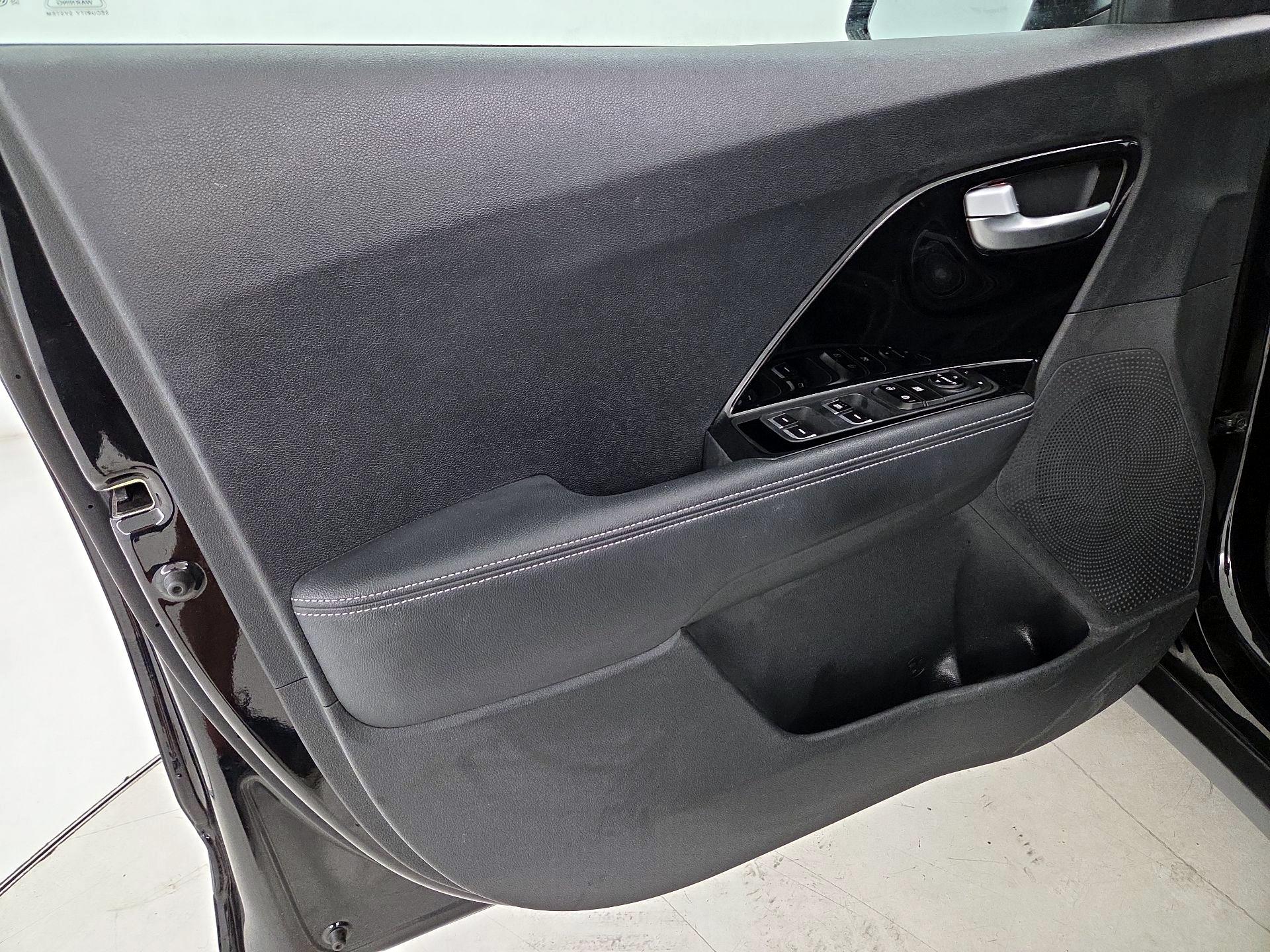 Thumbnail: 2022 Kia Niro - 12