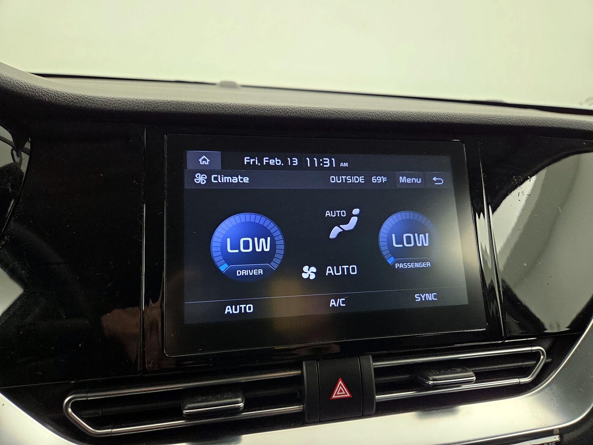 Thumbnail: 2022 Kia Niro - 16