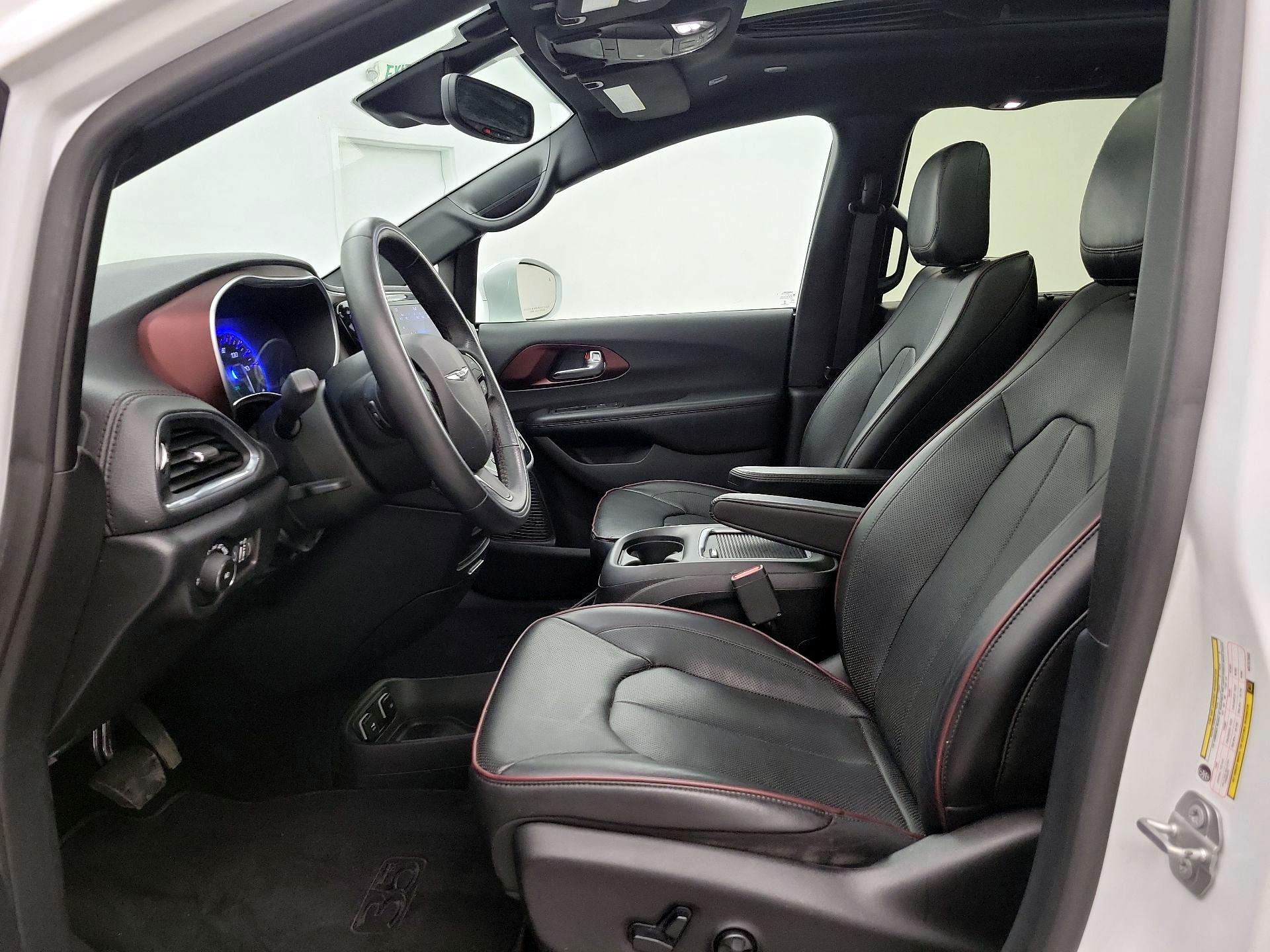 Thumbnail: 2019 Chrysler Pacifica - 11