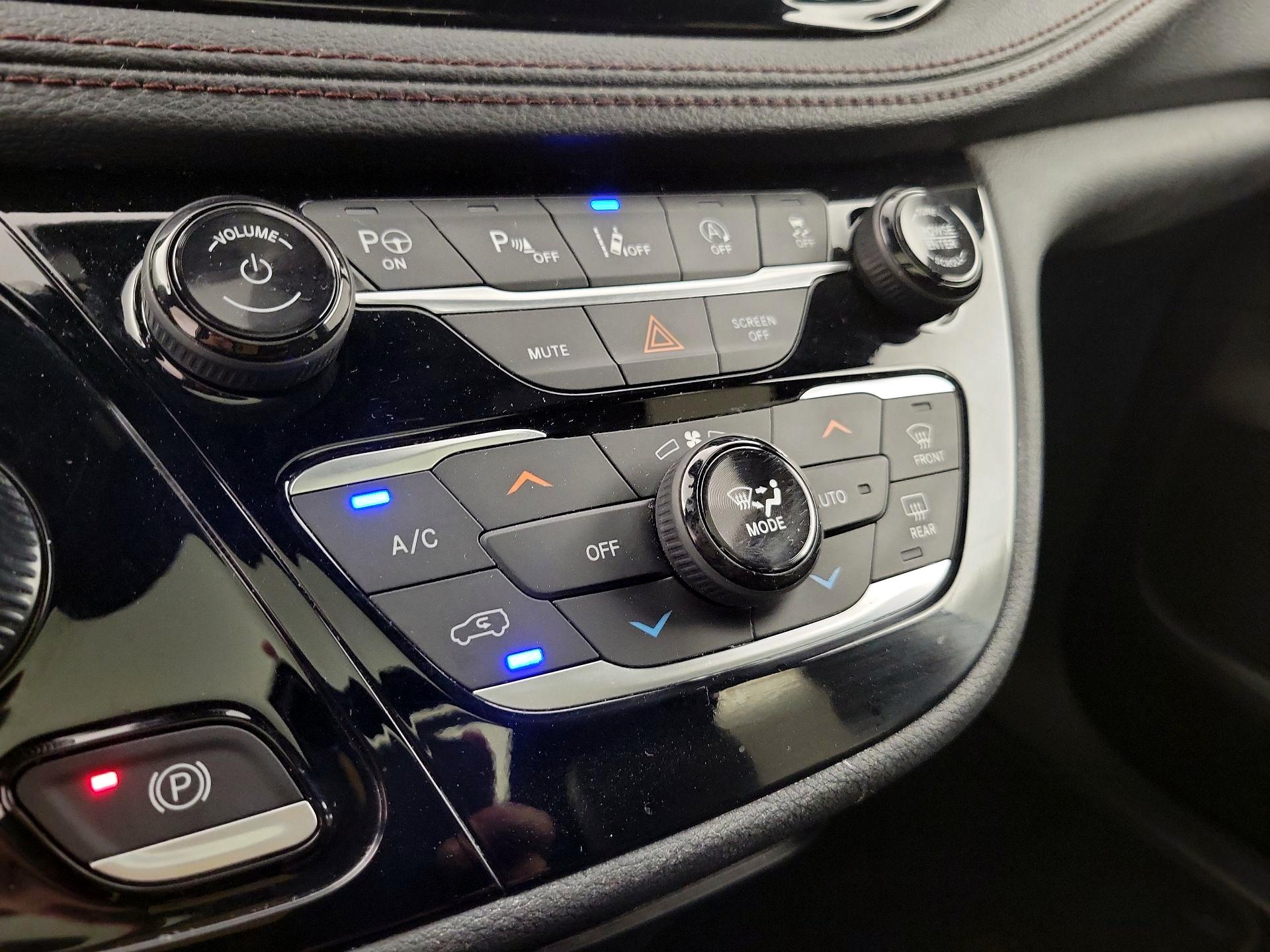 Thumbnail: 2019 Chrysler Pacifica - 17