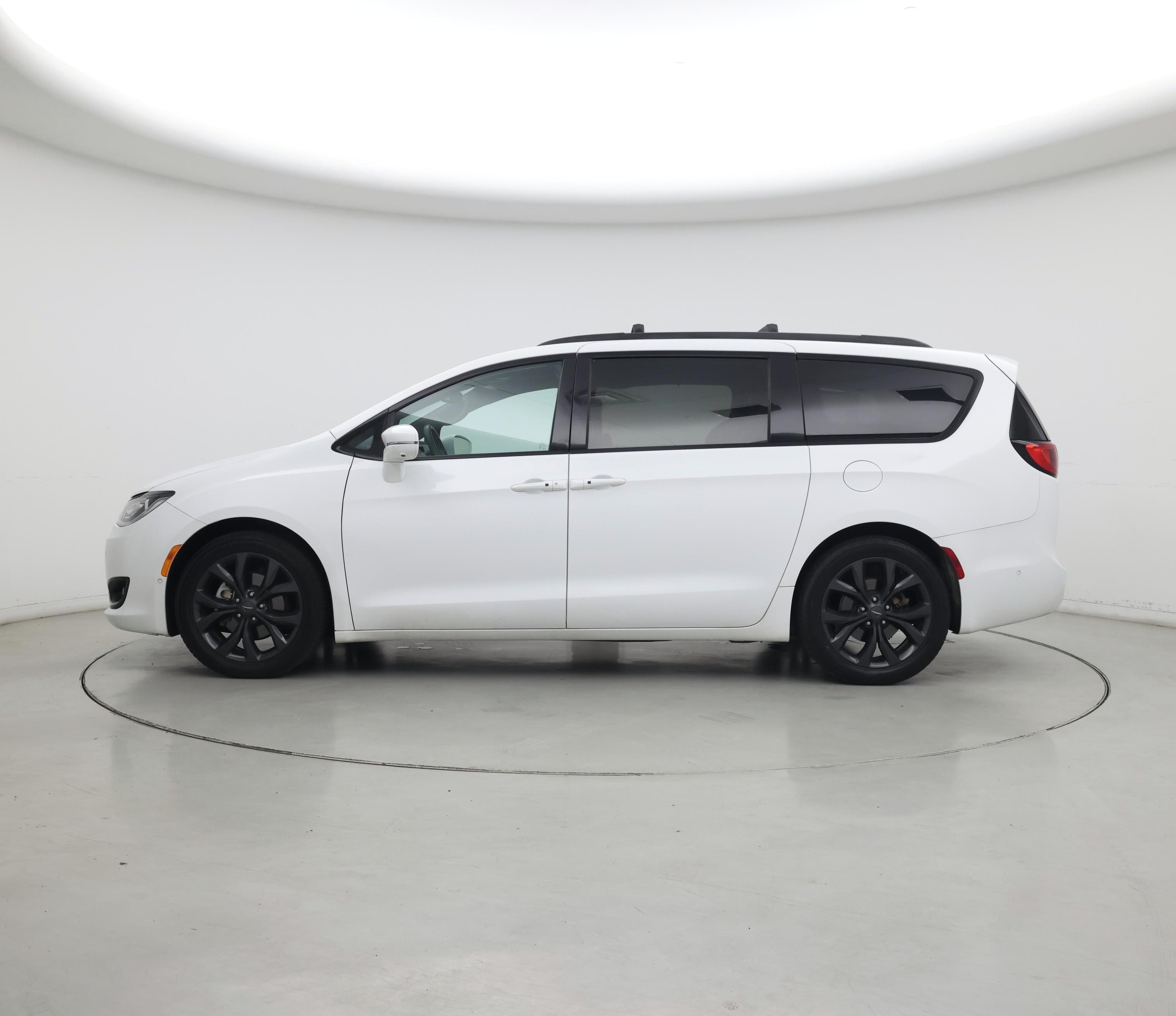 Thumbnail: 2019 Chrysler Pacifica - 3