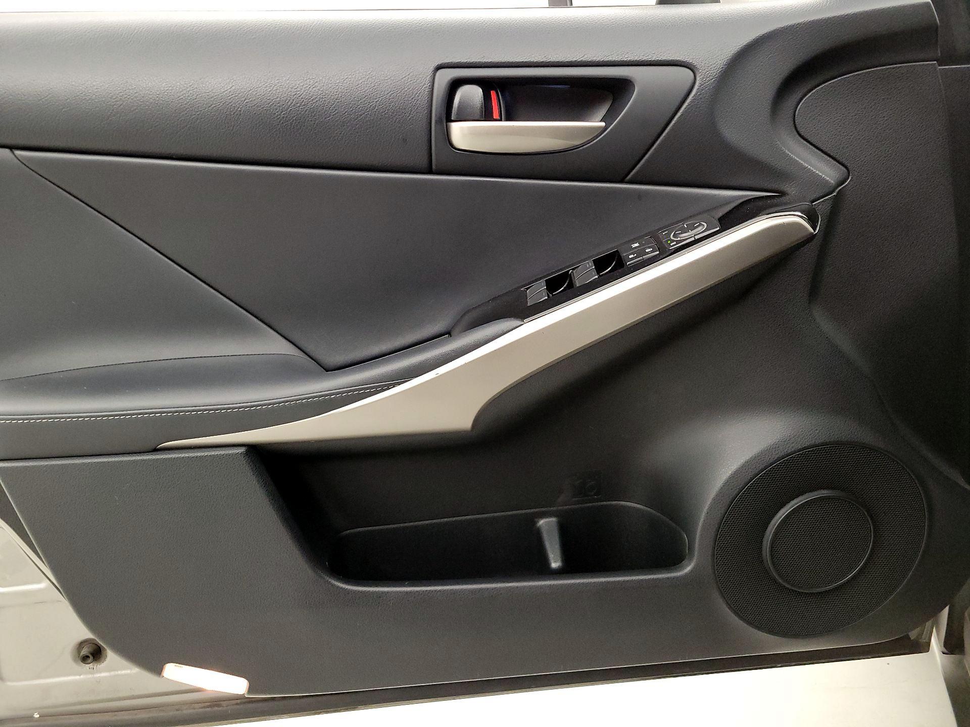 Thumbnail: 2018 Lexus IS - 12