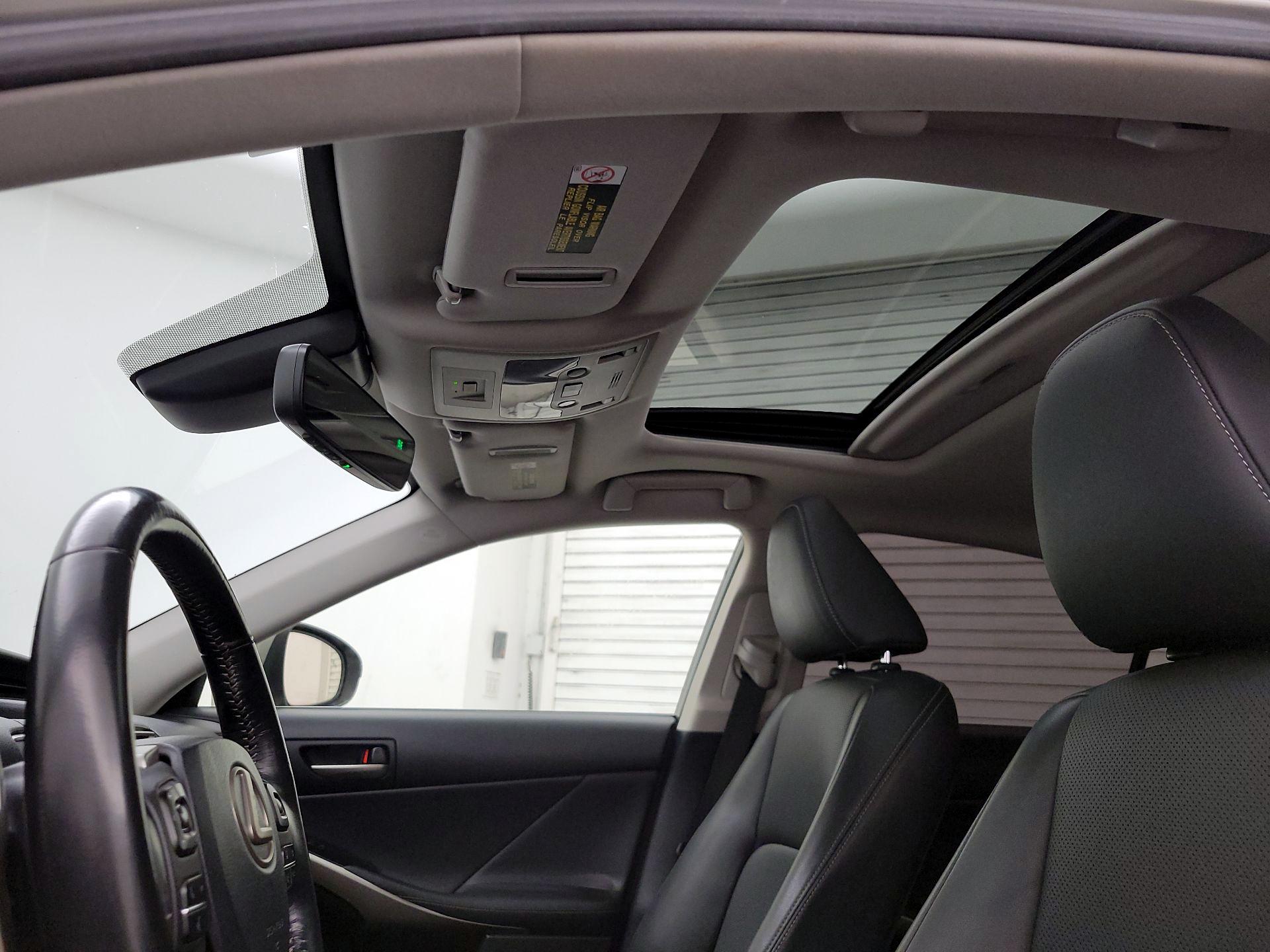 Thumbnail: 2018 Lexus IS - 19