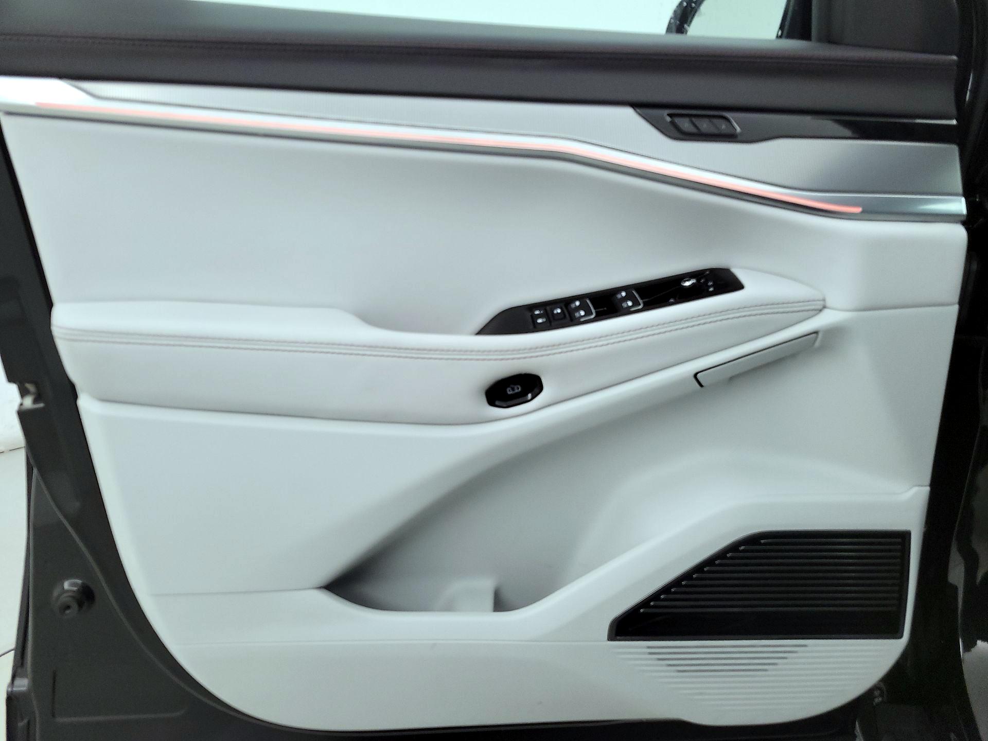 Thumbnail: 2025 Jeep Wagoneer S - 12