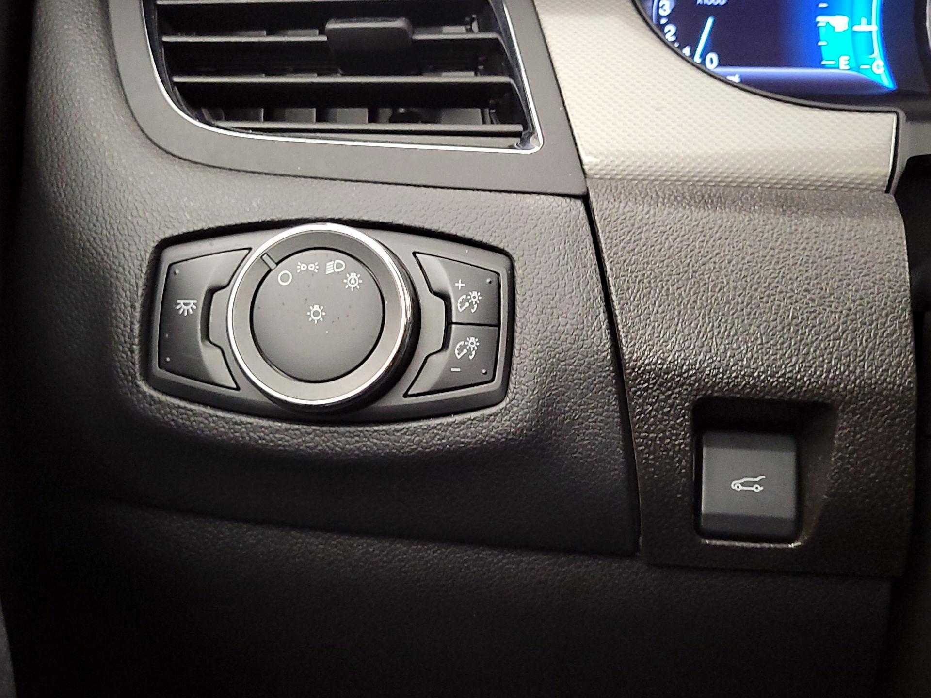 Thumbnail: 2014 Ford Edge - 13