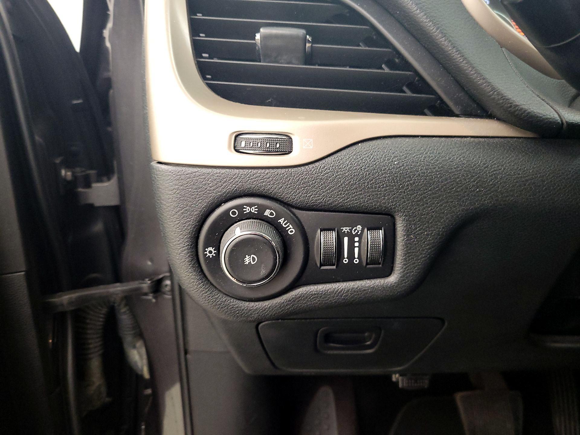 Thumbnail: 2016 Jeep Cherokee - 13