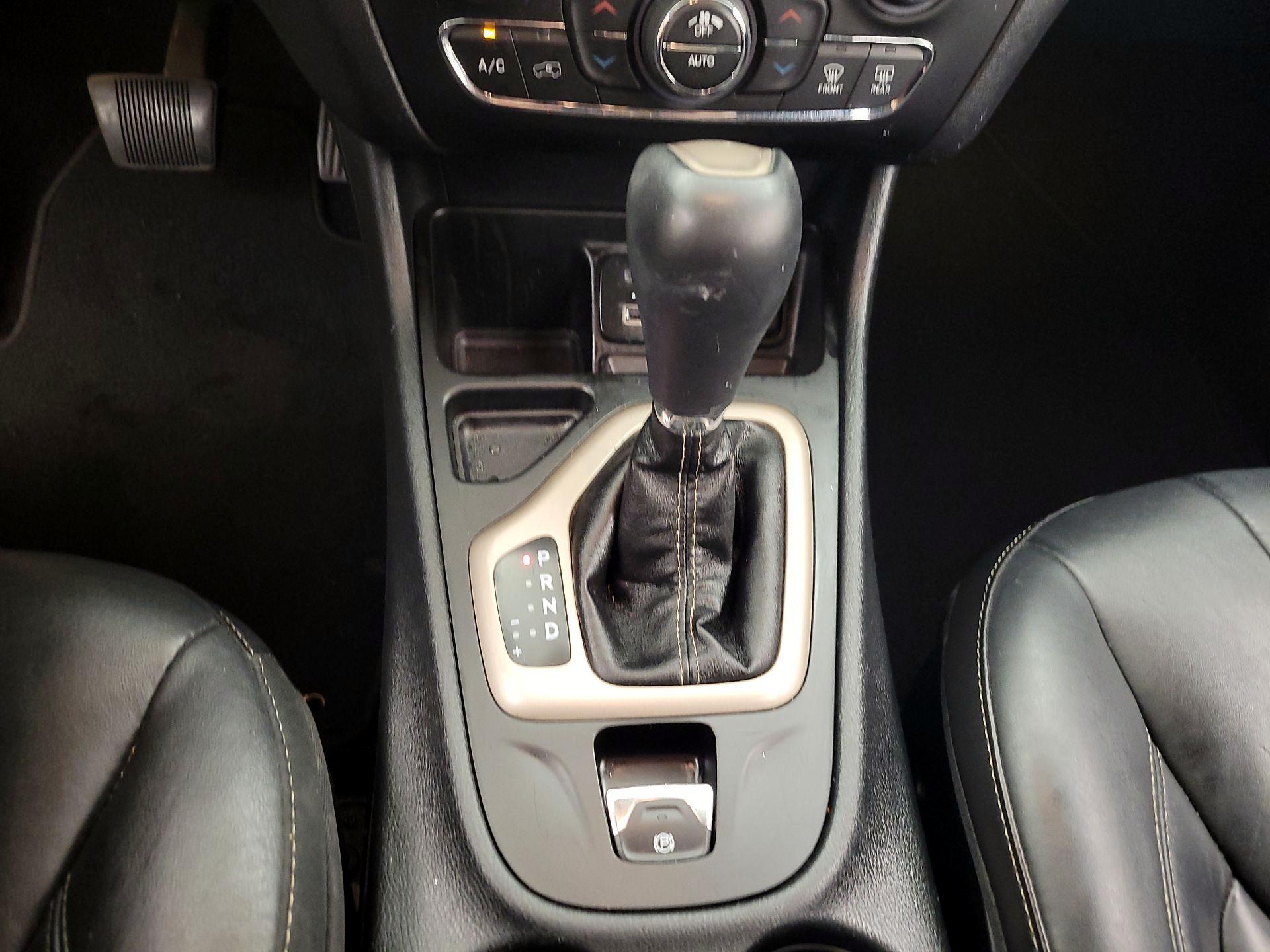 Thumbnail: 2016 Jeep Cherokee - 18