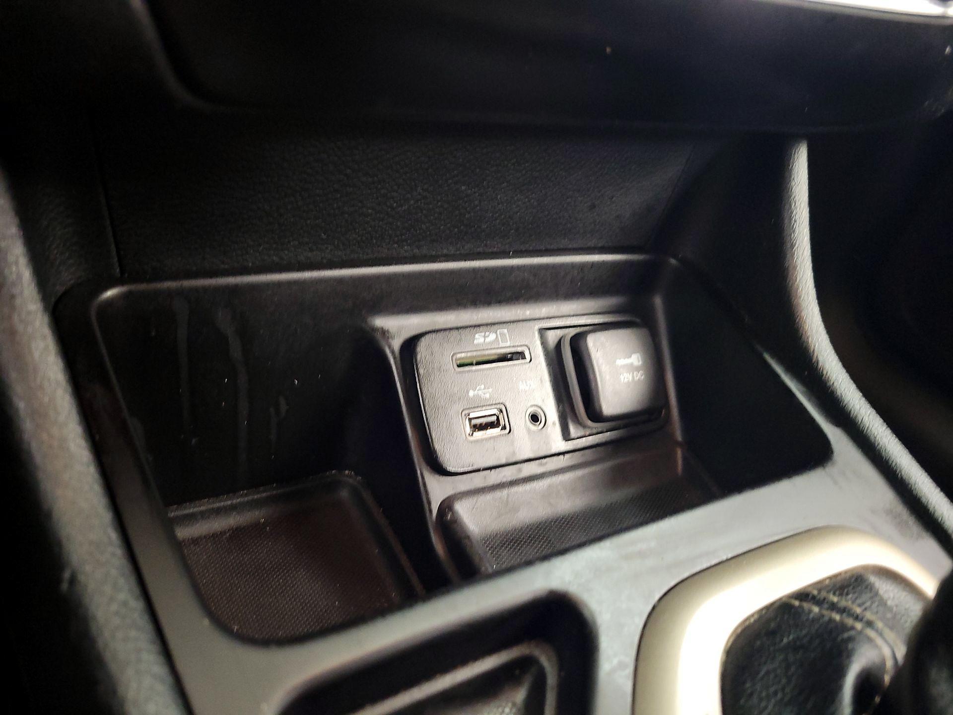 Thumbnail: 2016 Jeep Cherokee - 19