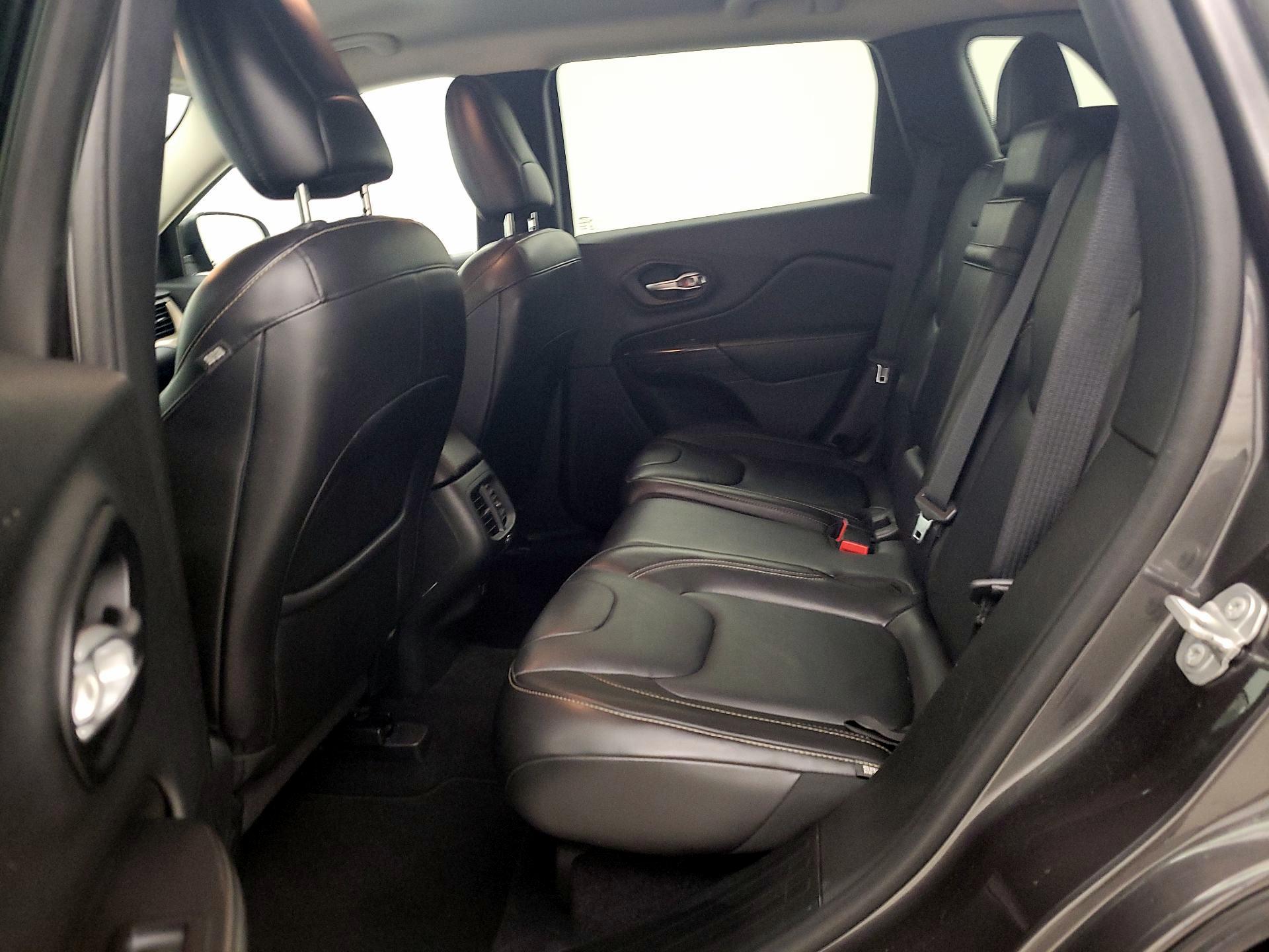 Thumbnail: 2016 Jeep Cherokee - 20