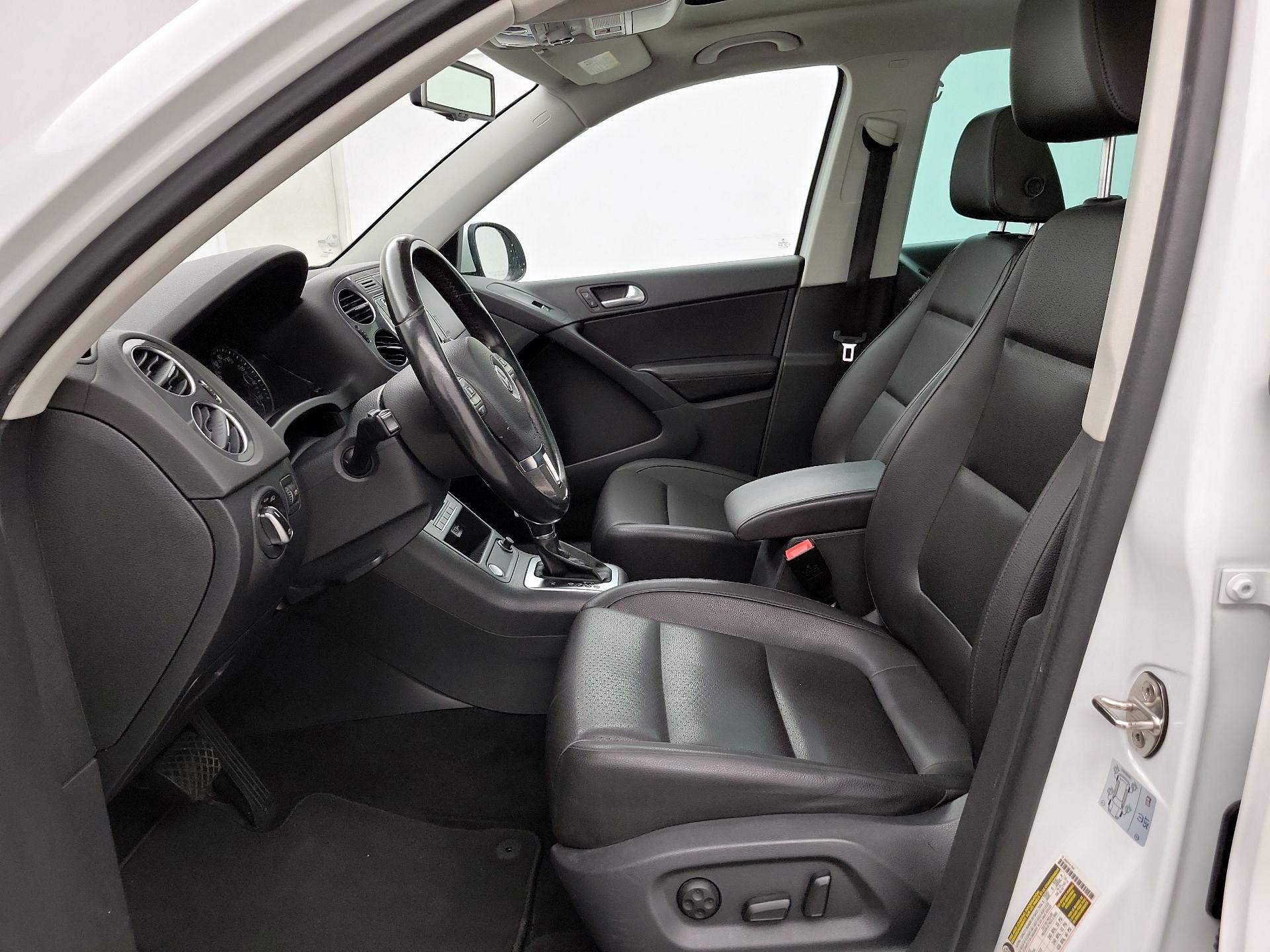Thumbnail: 2017 Volkswagen Tiguan - 11
