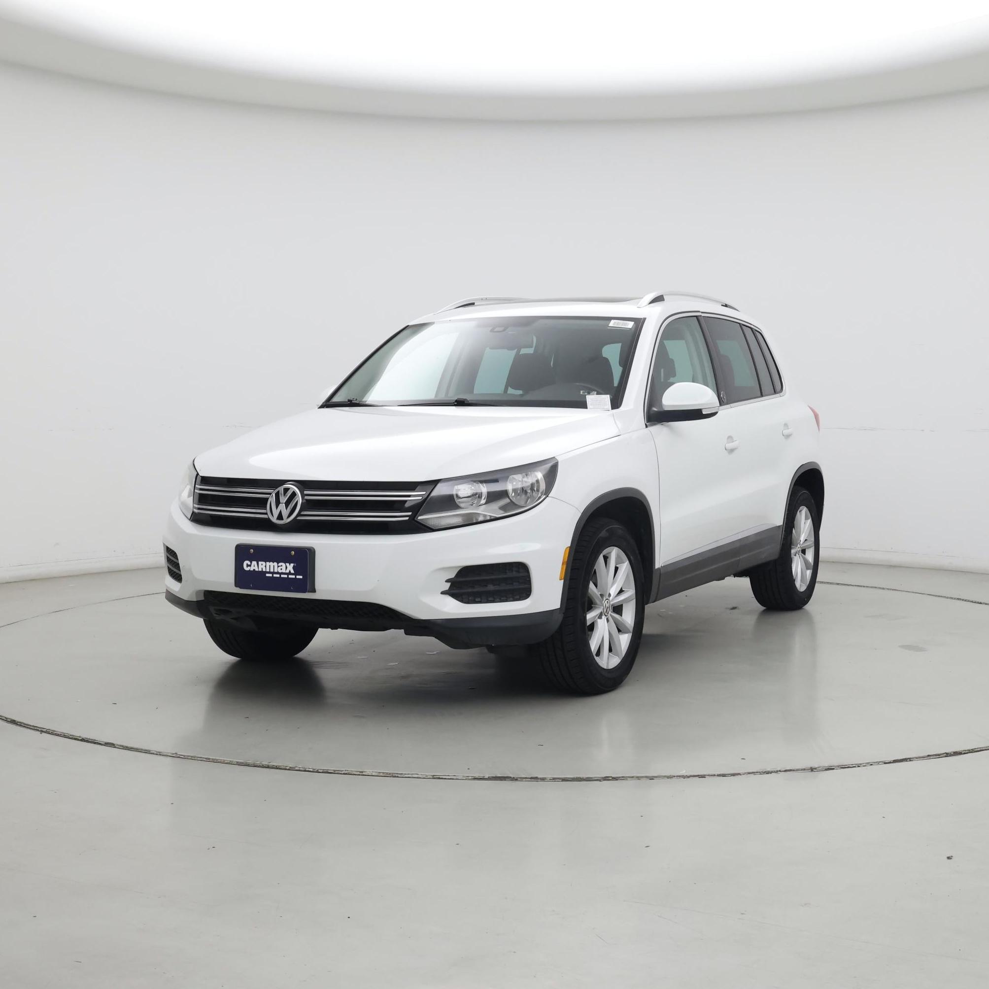 Thumbnail: 2017 Volkswagen Tiguan - 4
