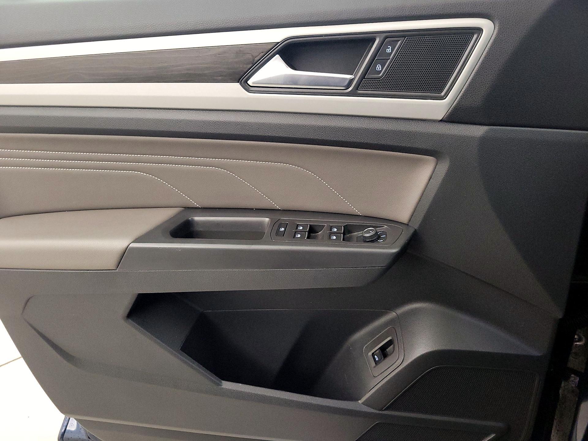 Thumbnail: 2023 Volkswagen Atlas - 12