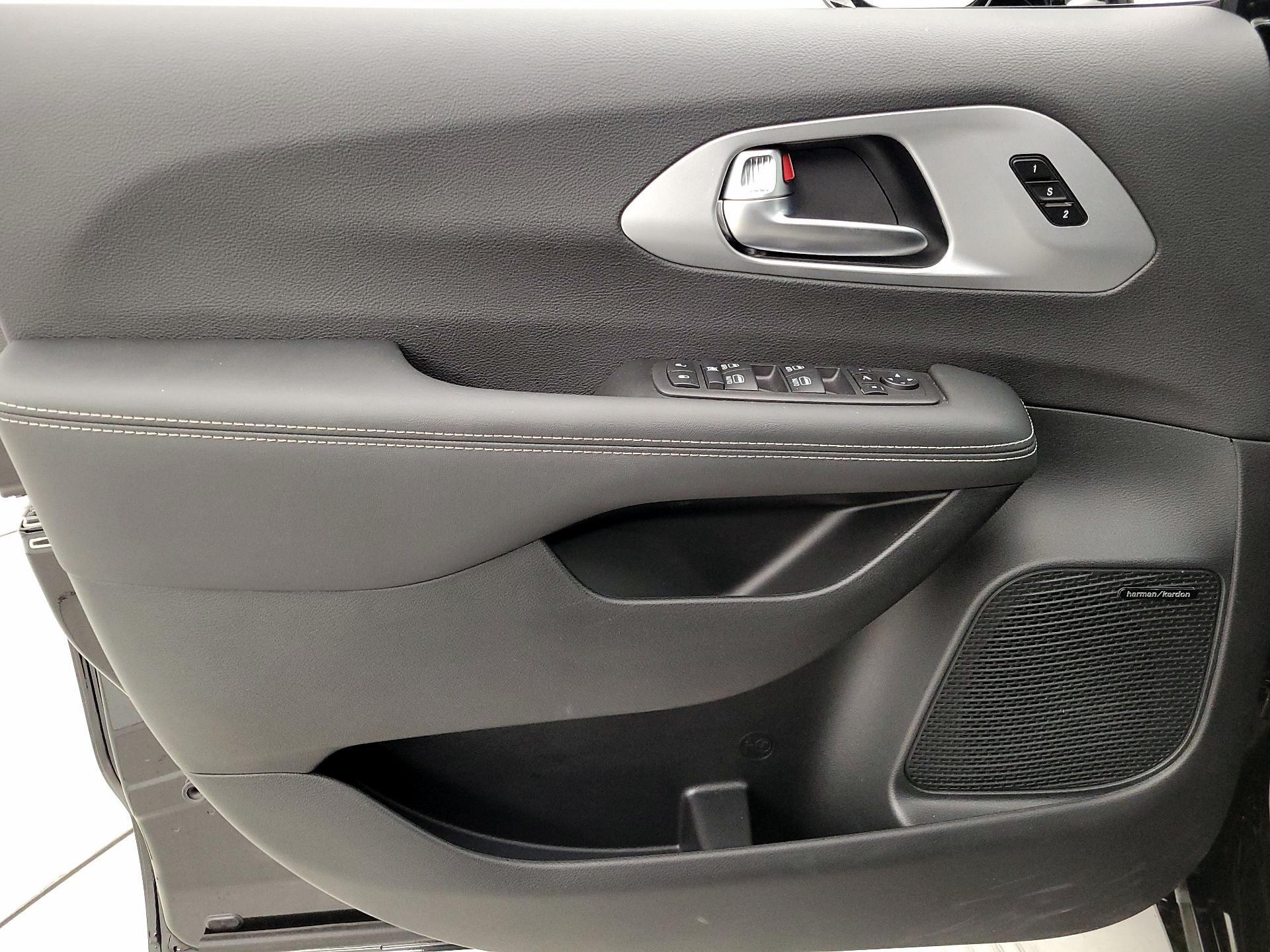 Thumbnail: 2026 Chrysler Pacifica - 12