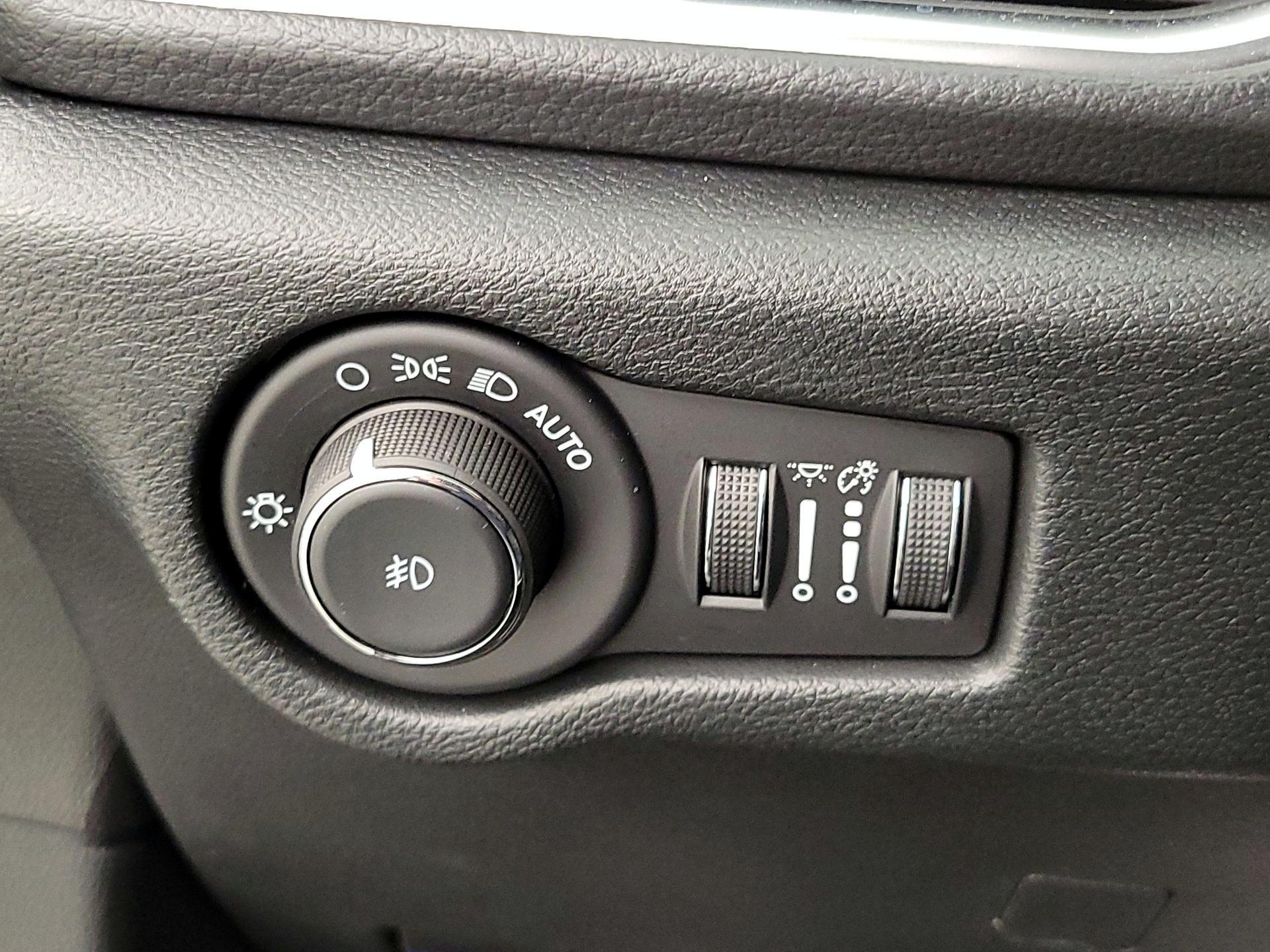 Thumbnail: 2026 Chrysler Pacifica - 13