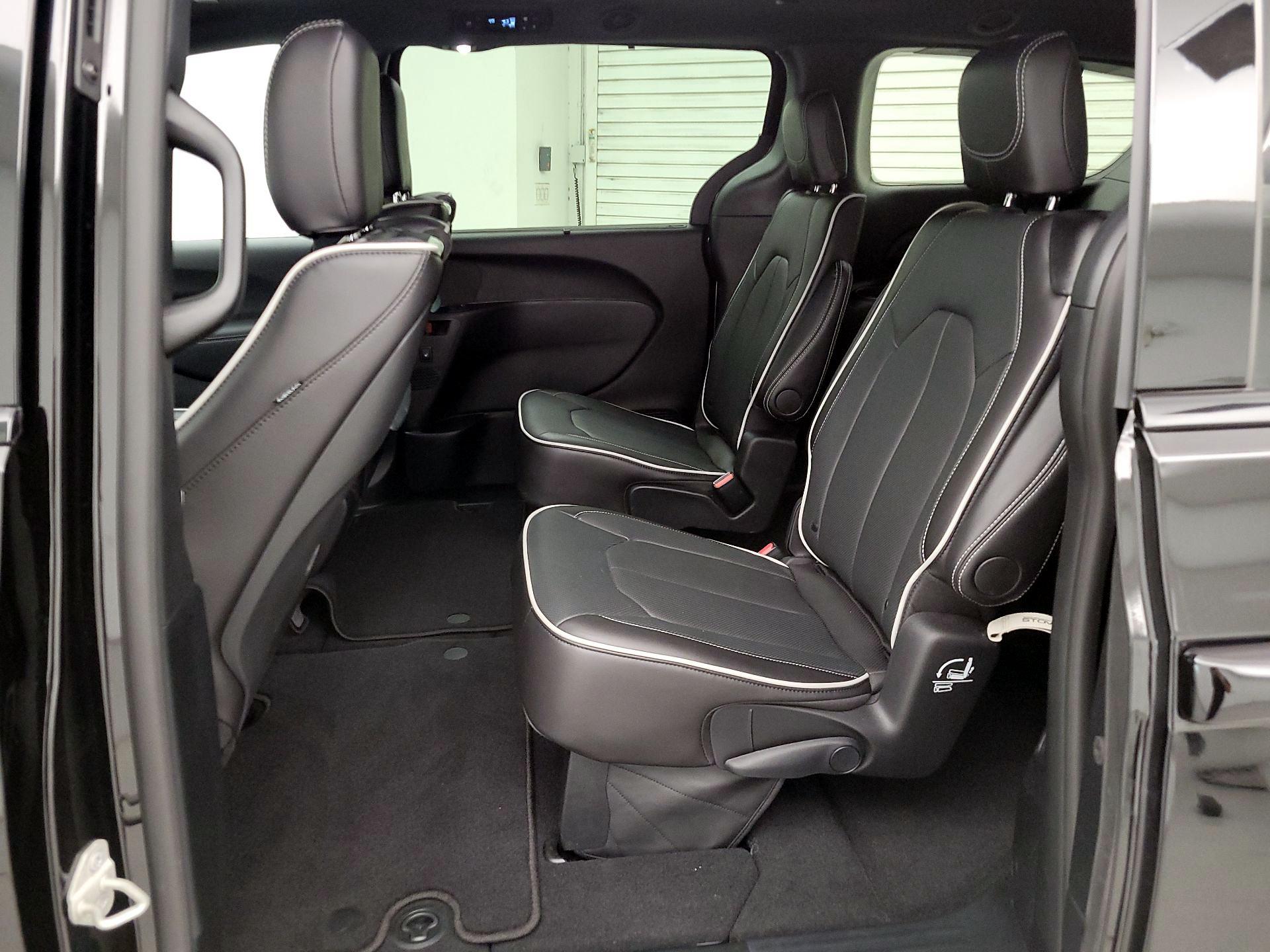 Thumbnail: 2026 Chrysler Pacifica - 20