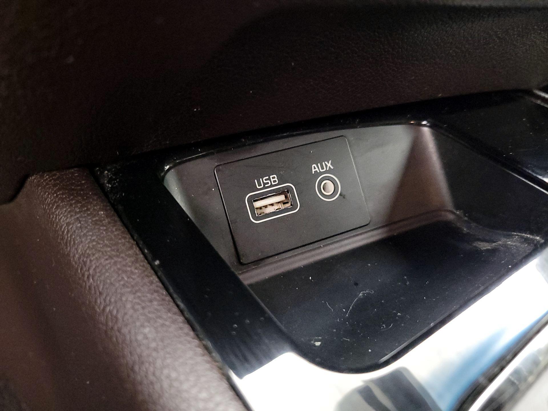 Thumbnail: 2018 Kia Sedona - 18