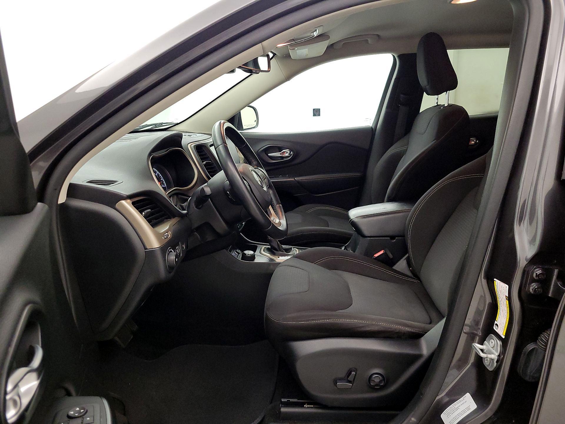 Thumbnail: 2015 Jeep Cherokee - 11