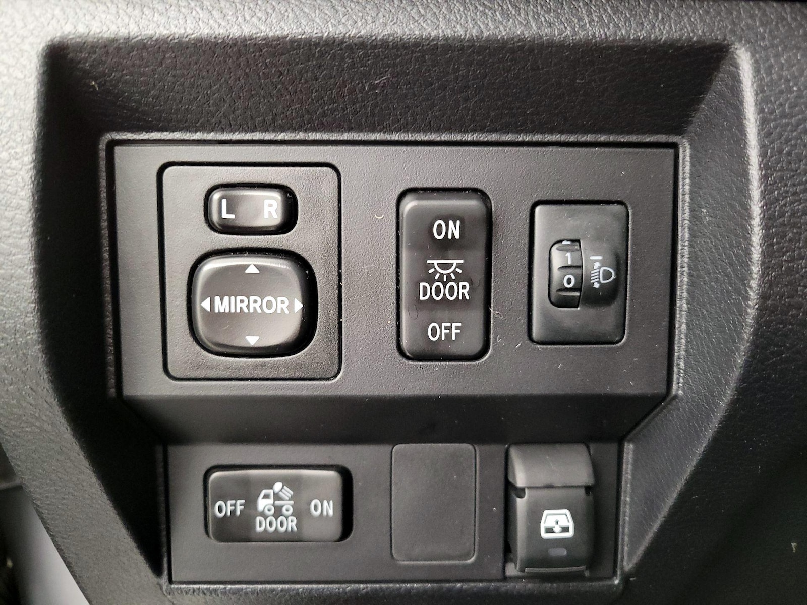 2017 Toyota Tundra Limited - Photo 14