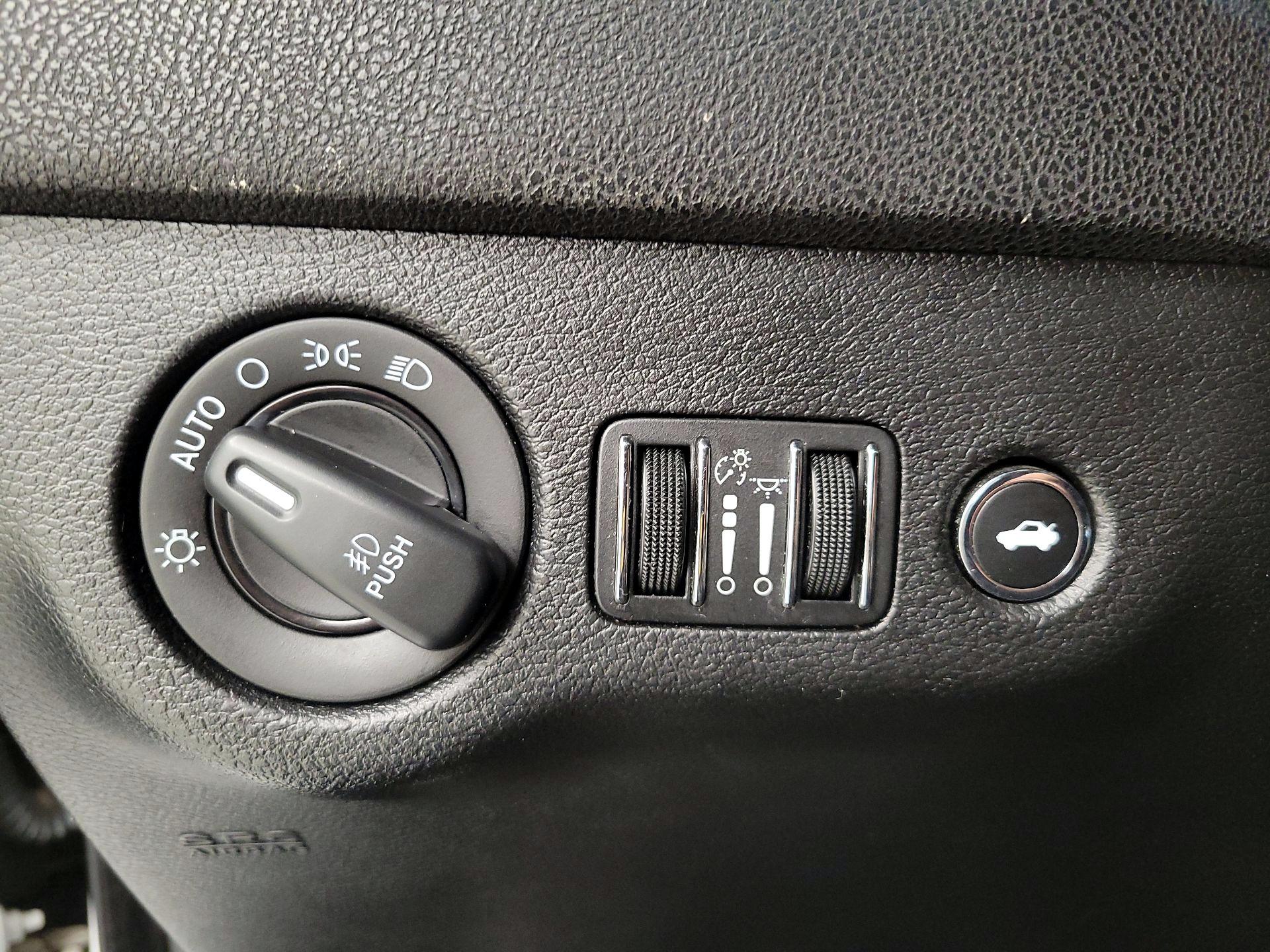 Thumbnail: 2019 Dodge Charger - 13