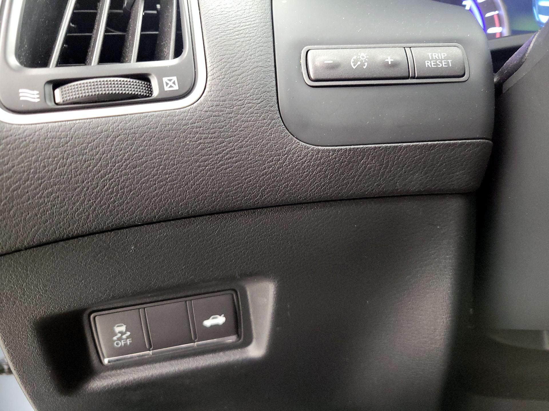 Thumbnail: 2015 INFINITI Q50 - 13