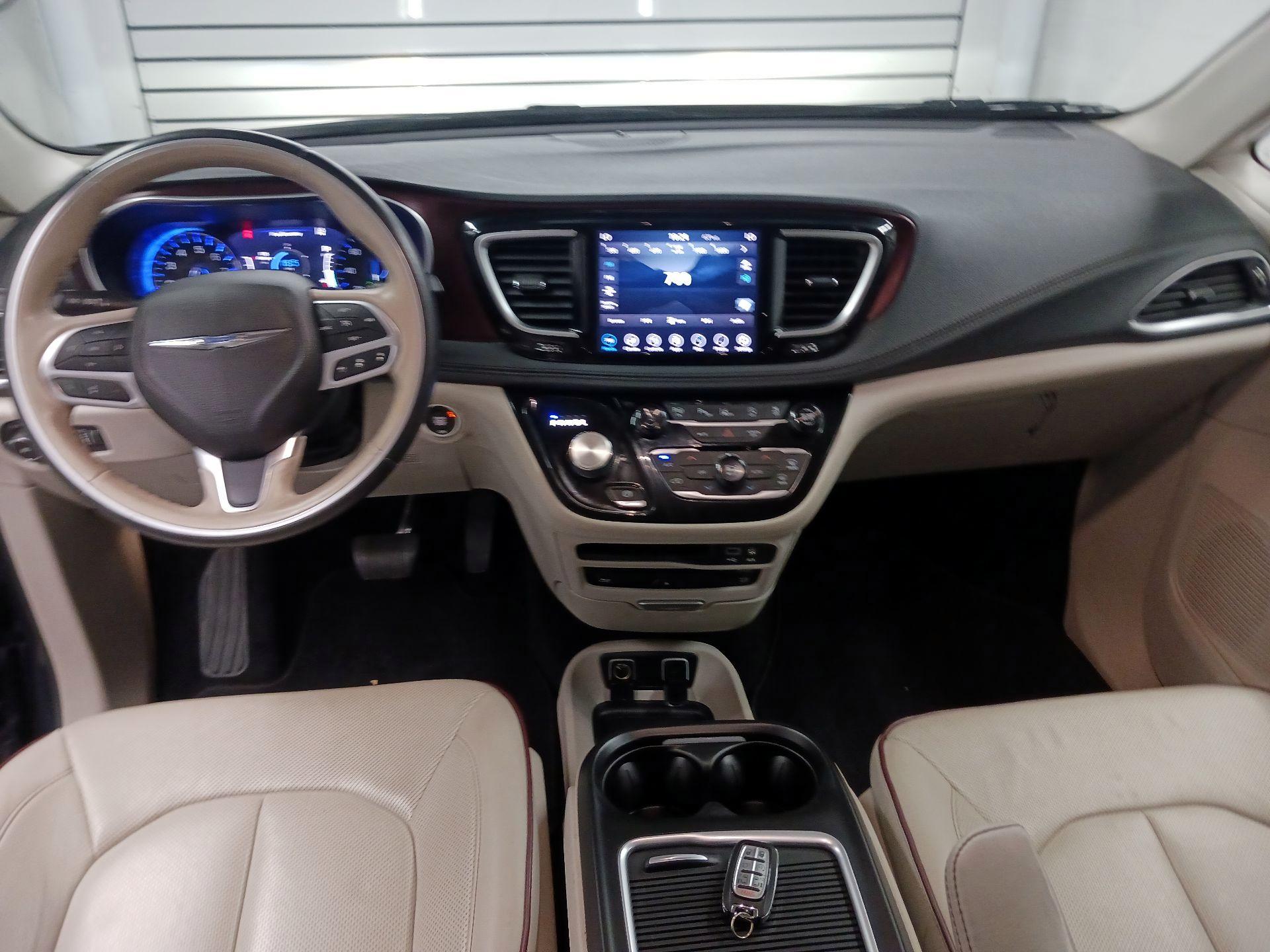 Thumbnail: 2020 Chrysler Pacifica - 9