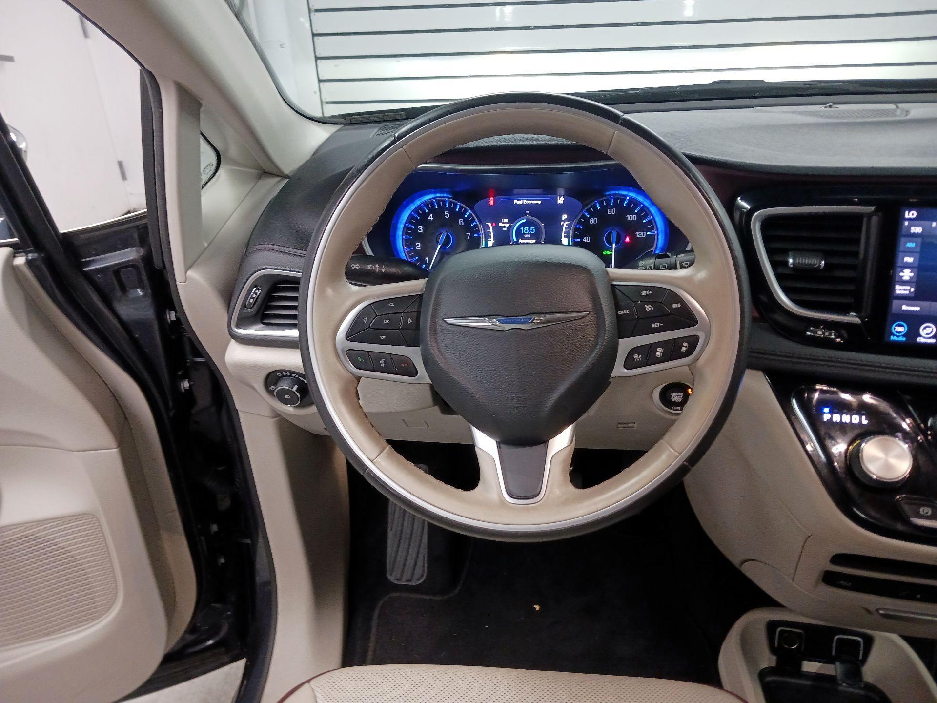 Thumbnail: 2020 Chrysler Pacifica - 10